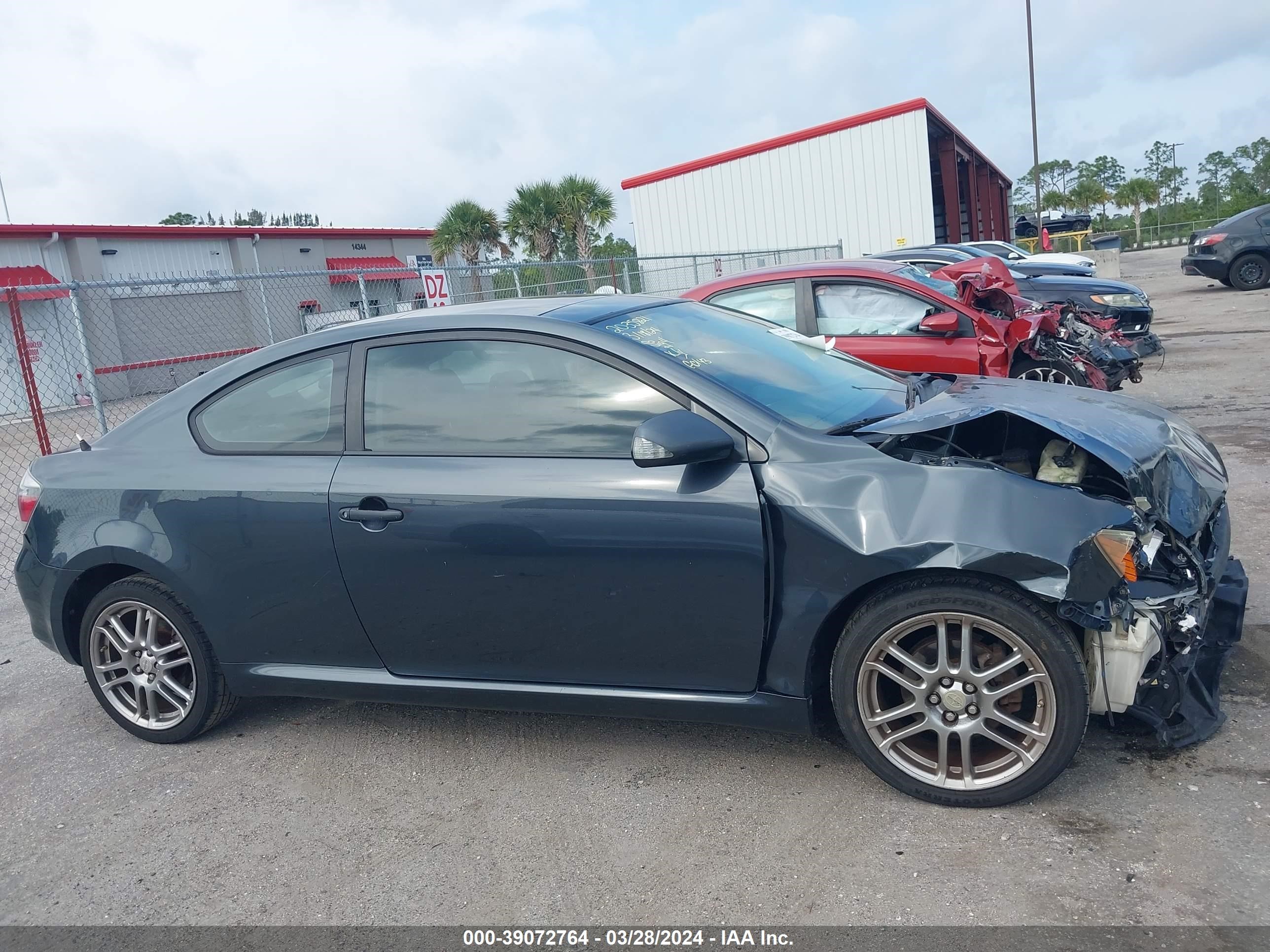 Photo 13 VIN: JTKDE167280272115 - SCION TC 