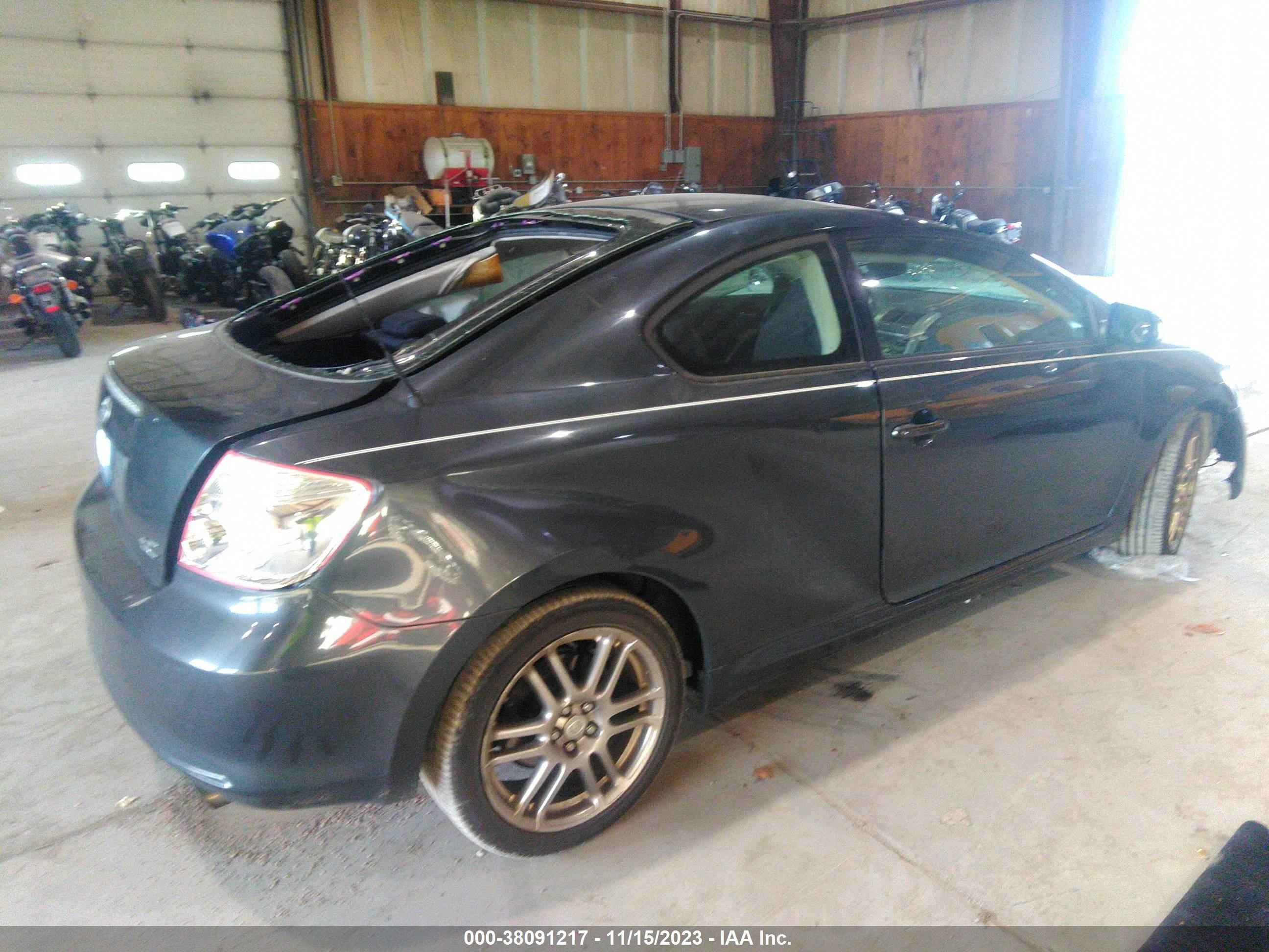 Photo 3 VIN: JTKDE167470203067 - SCION TC 