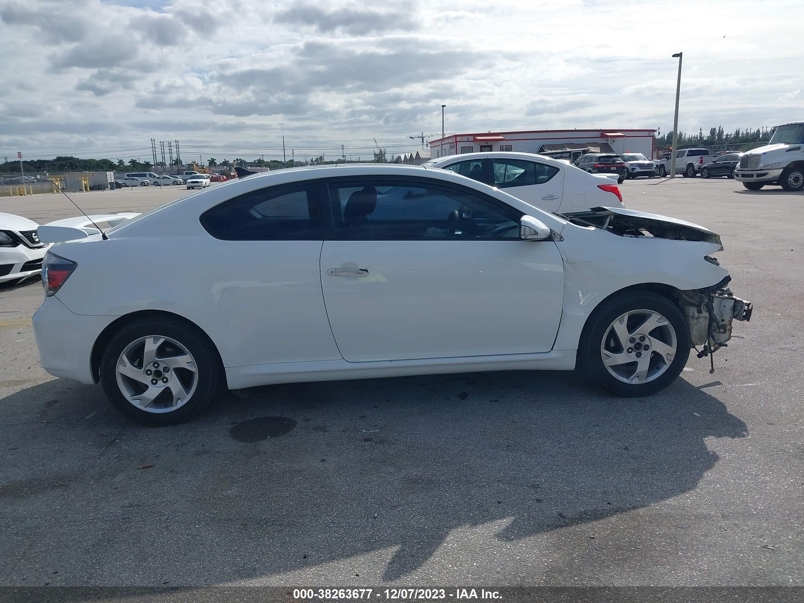 Photo 12 VIN: JTKDE167480264582 - SCION TC 