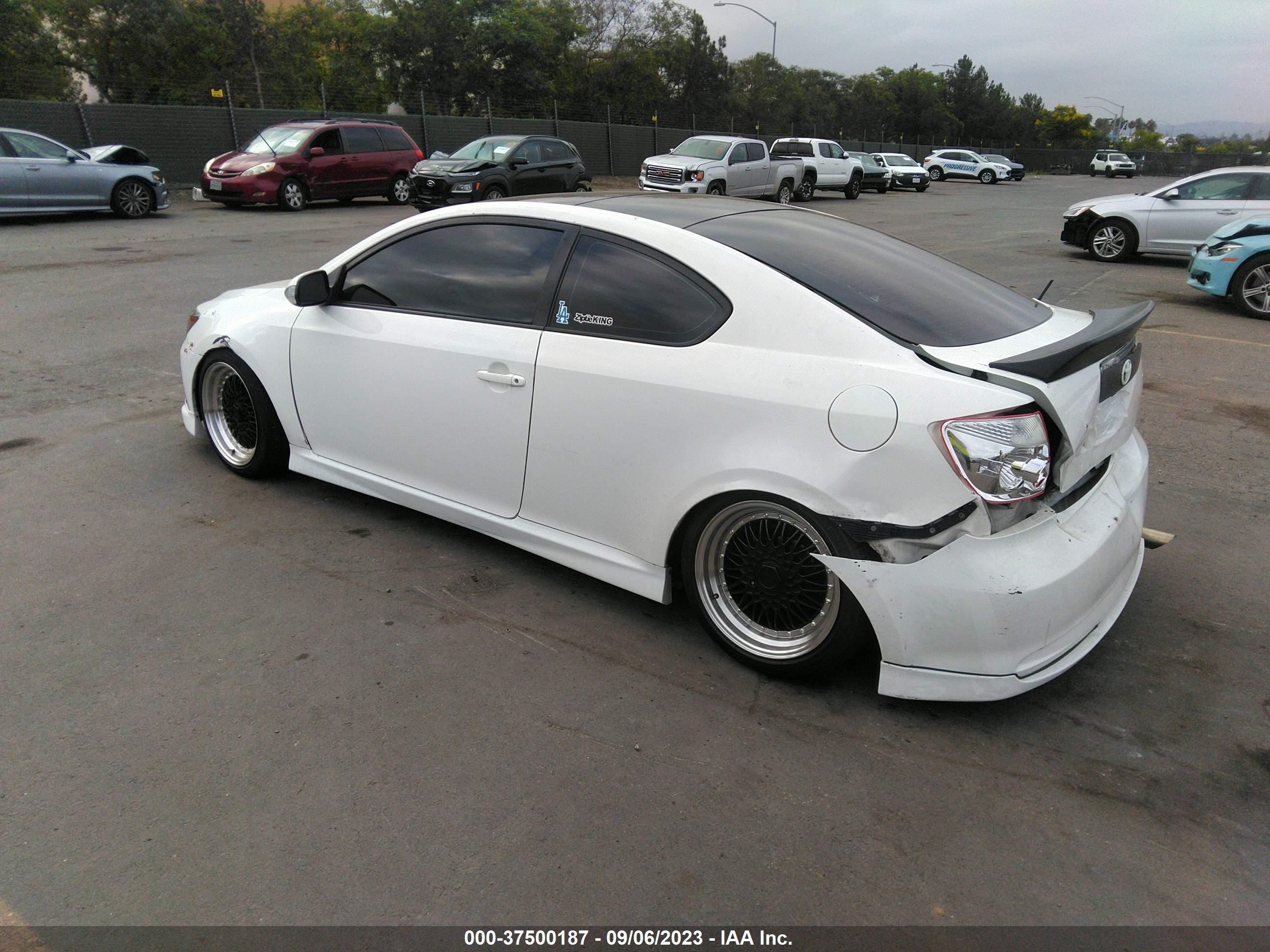 Photo 2 VIN: JTKDE167680224889 - SCION TC 