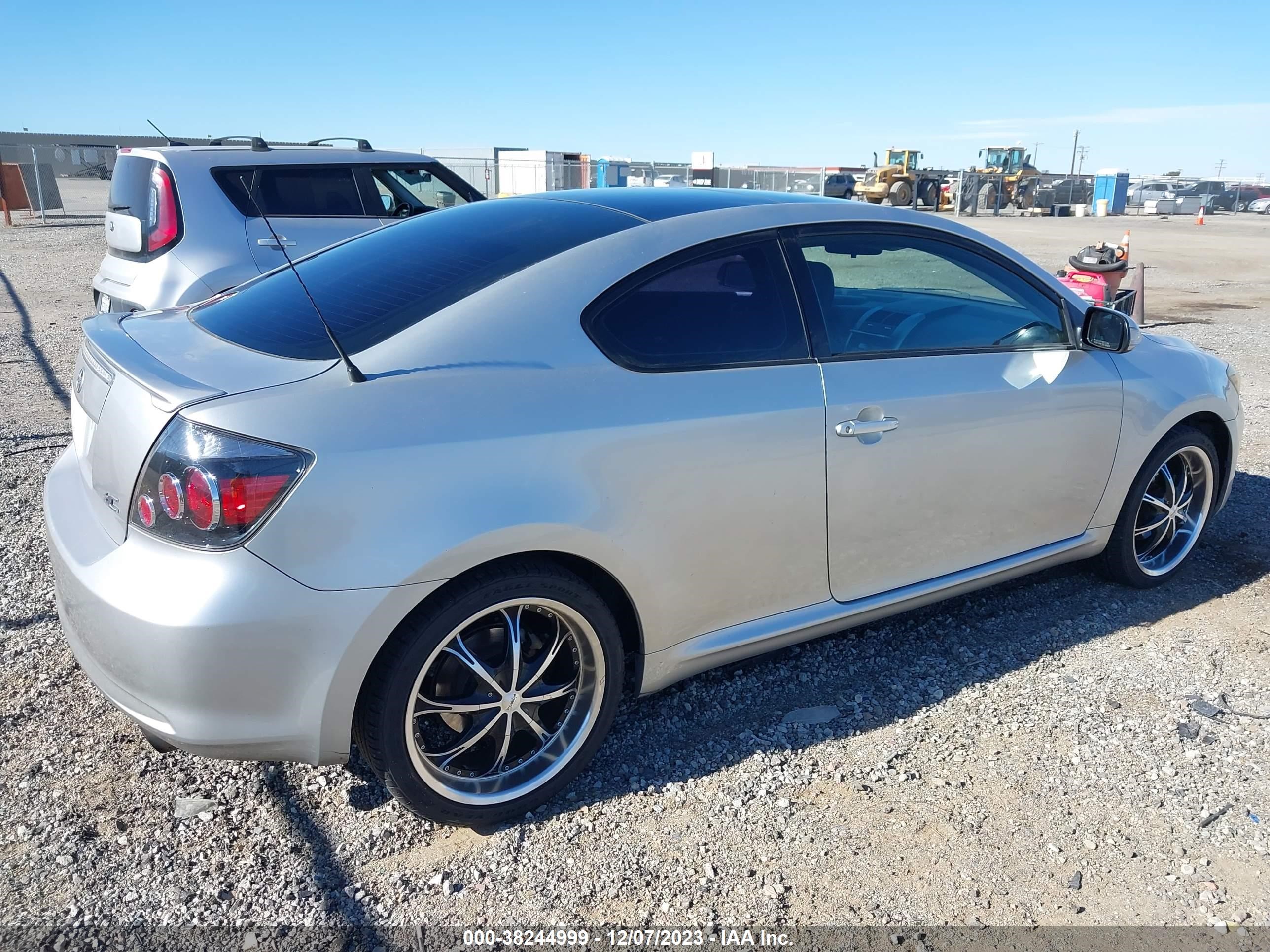 Photo 3 VIN: JTKDE167680226867 - SCION TC 