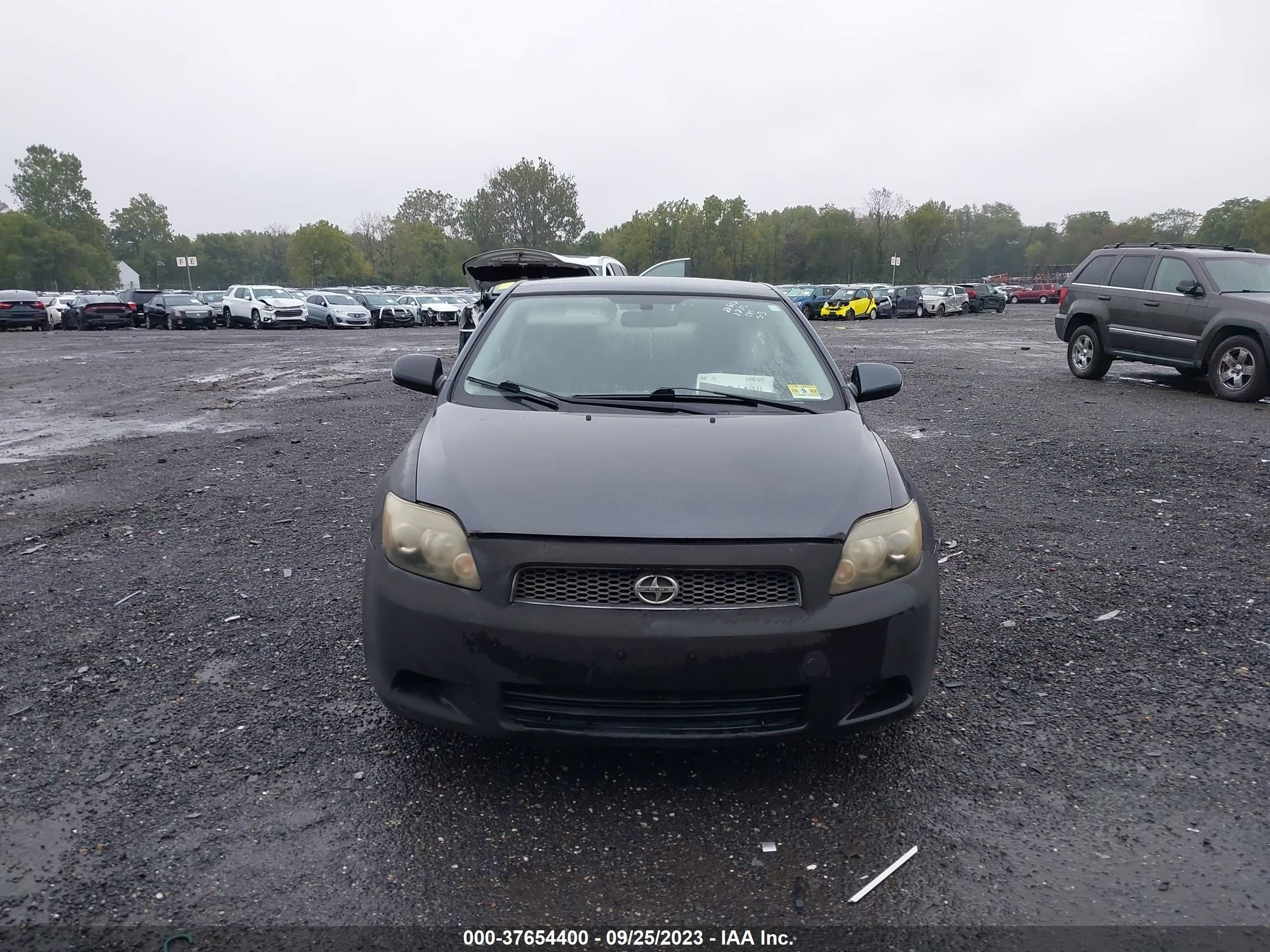 Photo 11 VIN: JTKDE167680248030 - SCION TC 