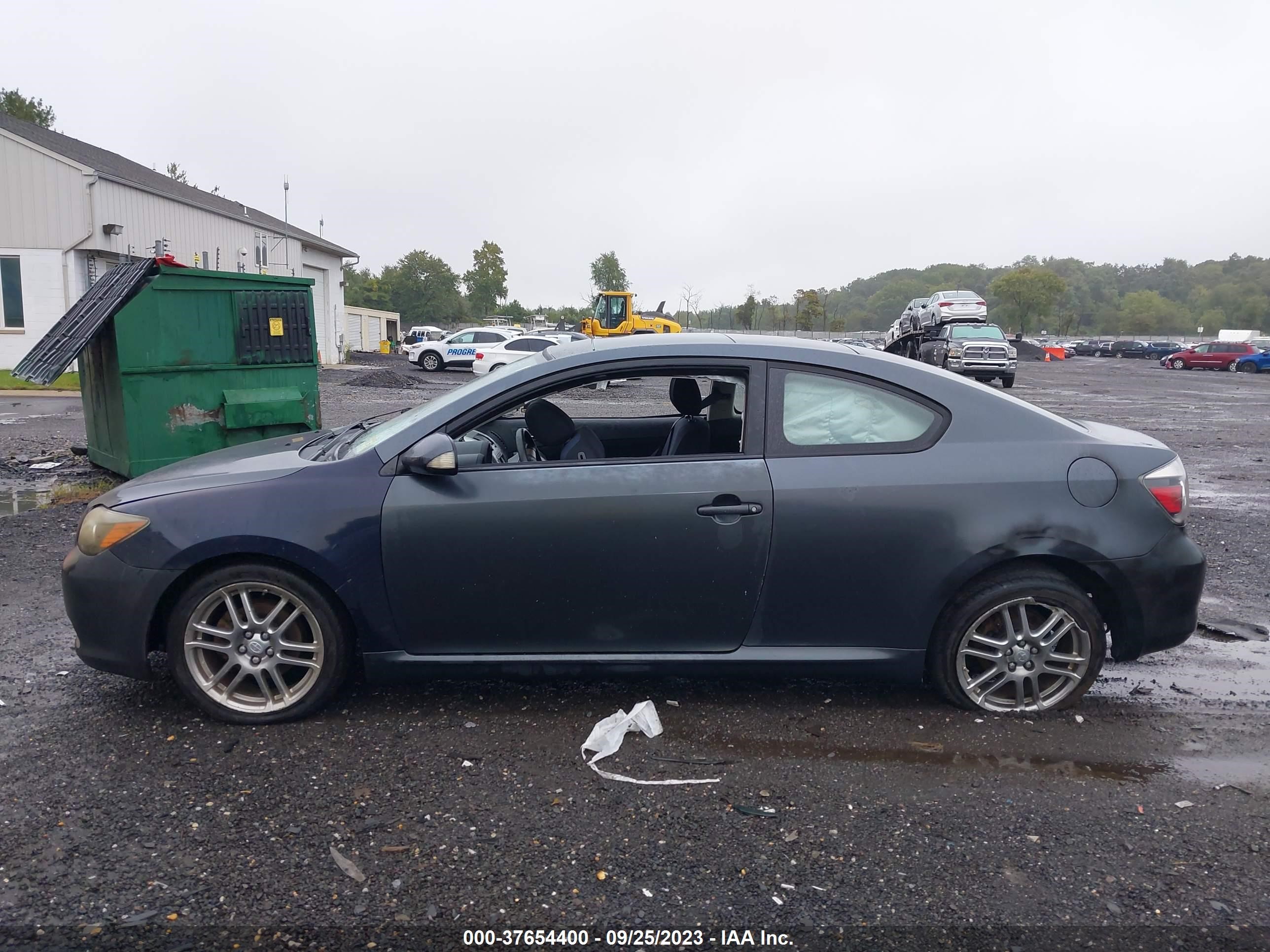 Photo 13 VIN: JTKDE167680248030 - SCION TC 