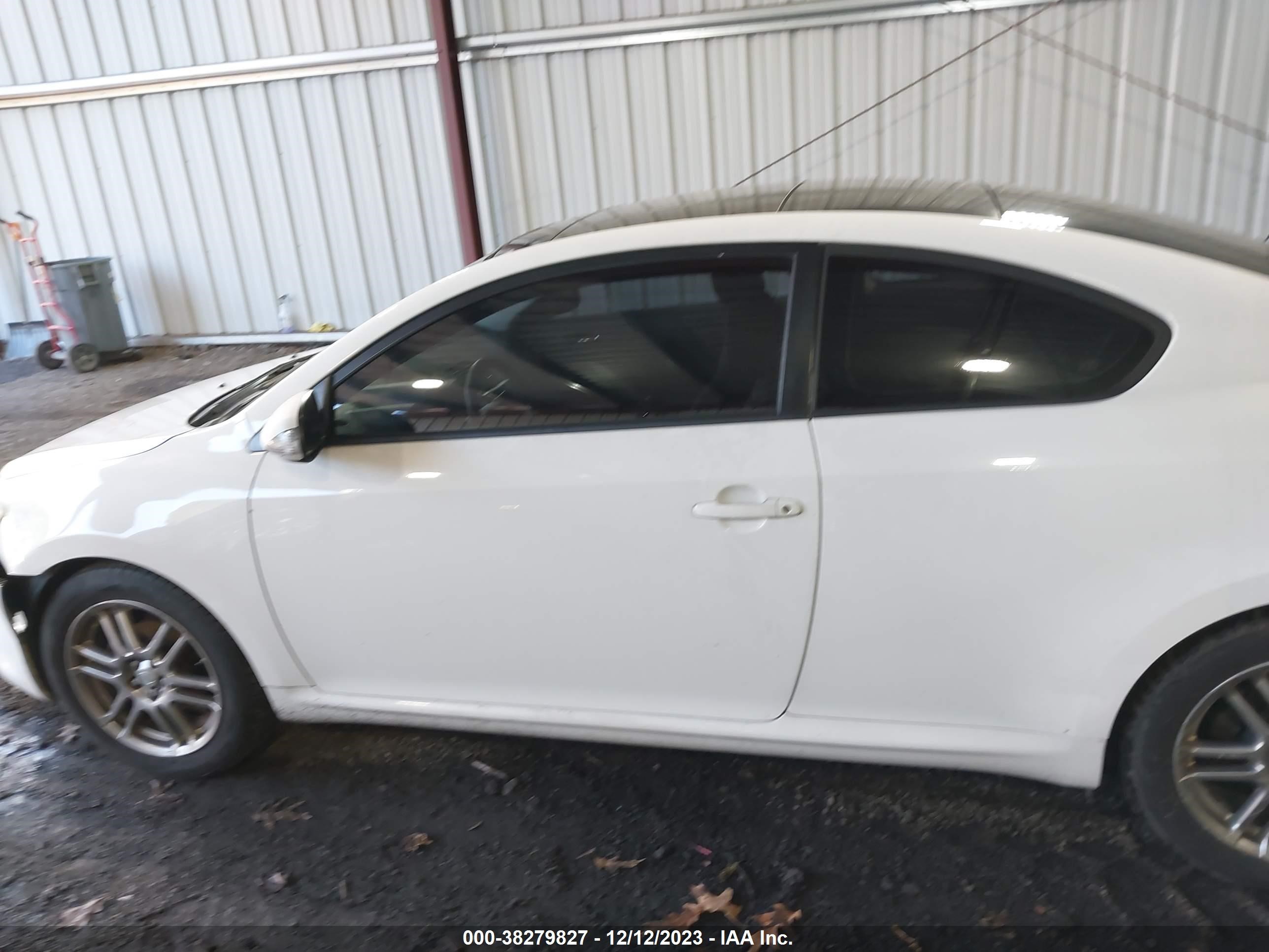 Photo 13 VIN: JTKDE167780263085 - SCION TC 