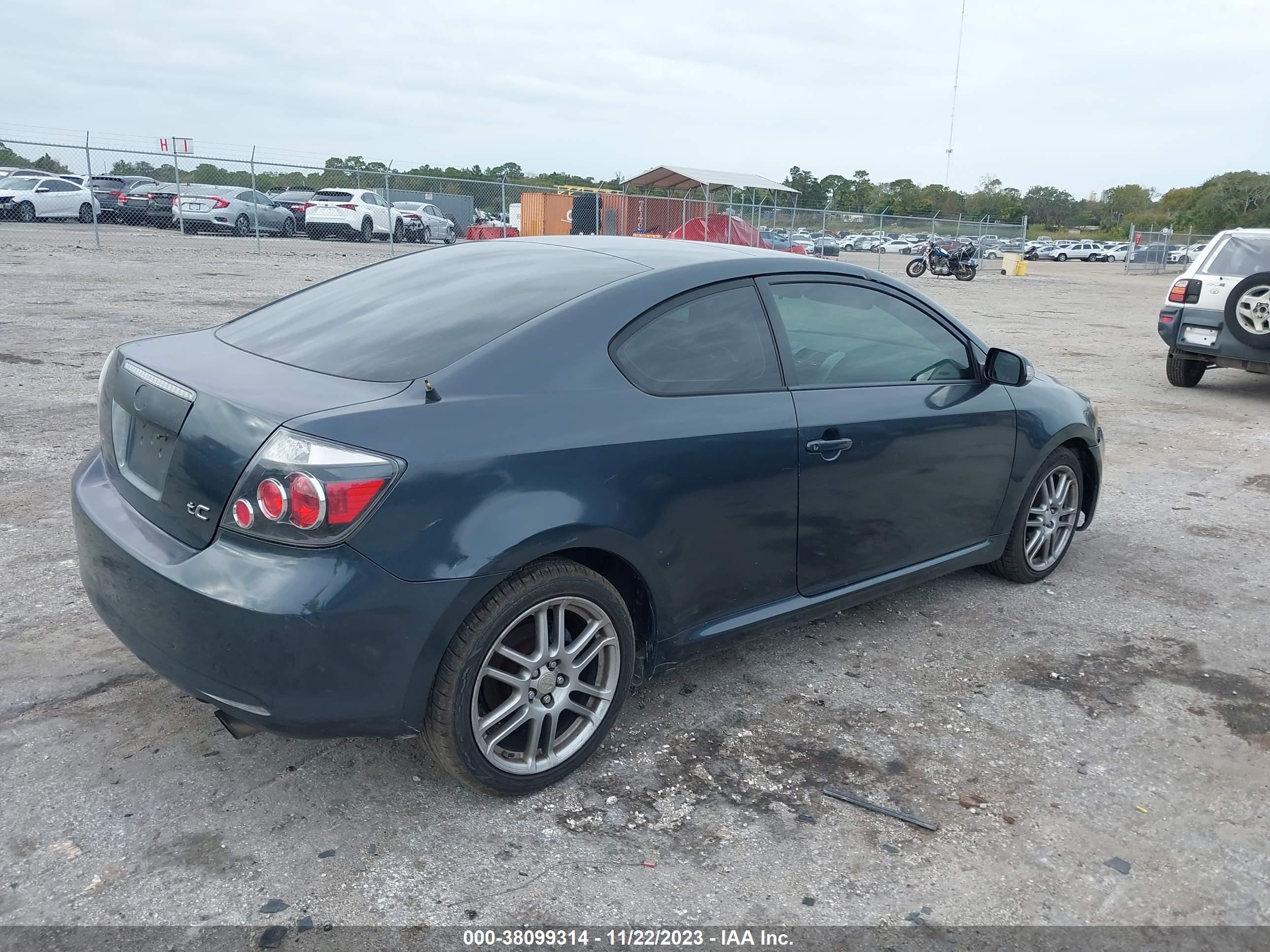 Photo 3 VIN: JTKDE167780269968 - SCION TC 