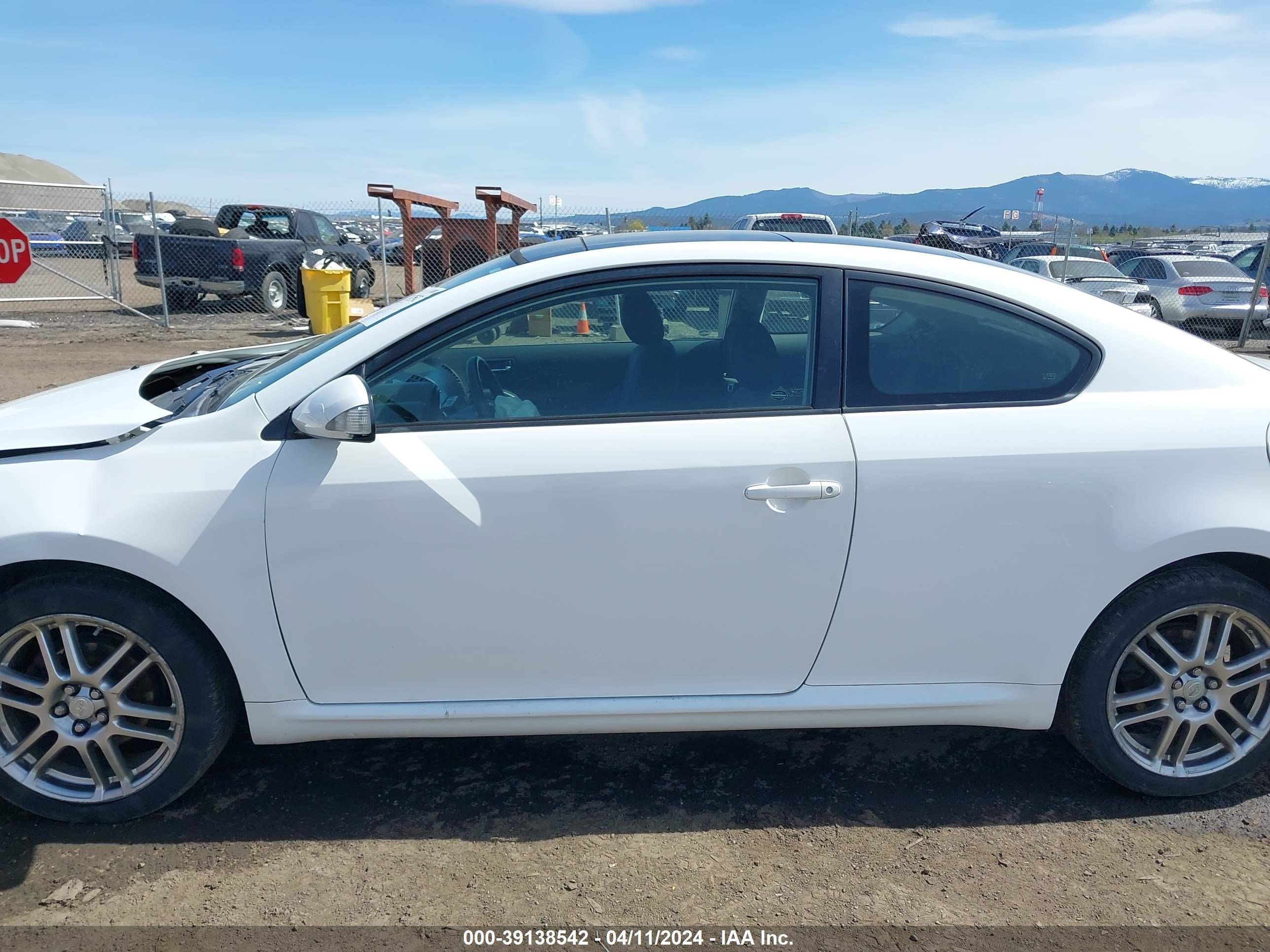 Photo 14 VIN: JTKDE167980223879 - SCION TC 