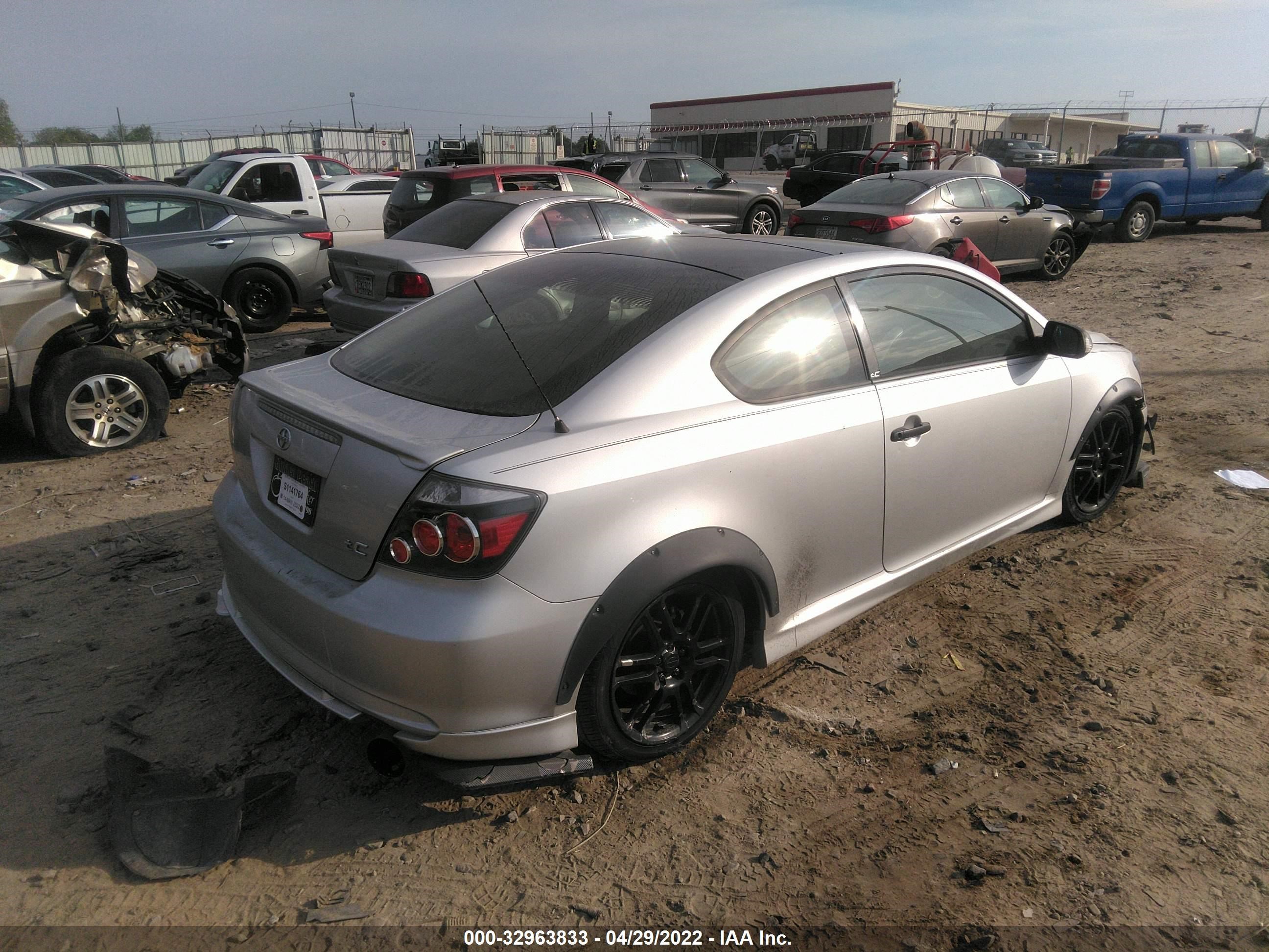 Photo 3 VIN: JTKDE167980233943 - SCION TC 