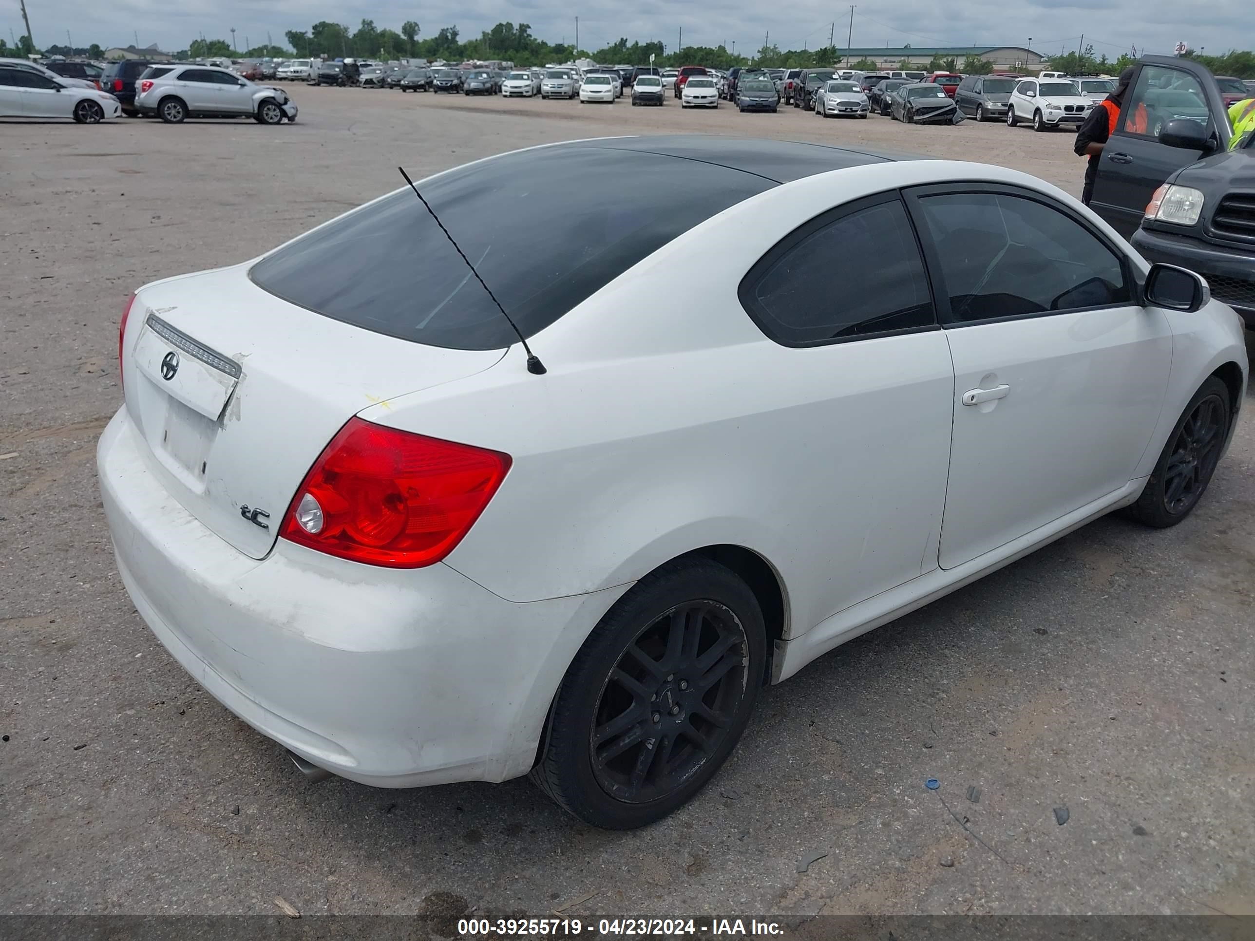 Photo 3 VIN: JTKDE167X50045959 - SCION TC 