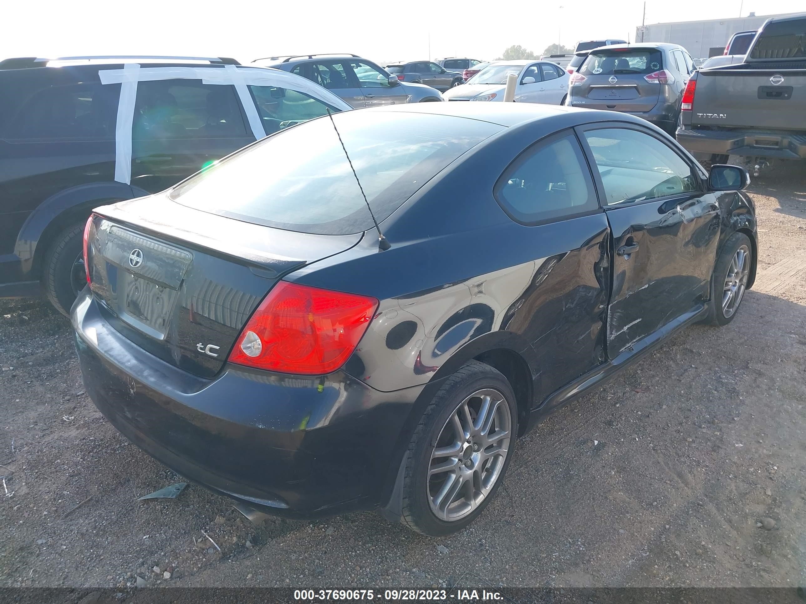 Photo 3 VIN: JTKDE177150026652 - SCION TC 