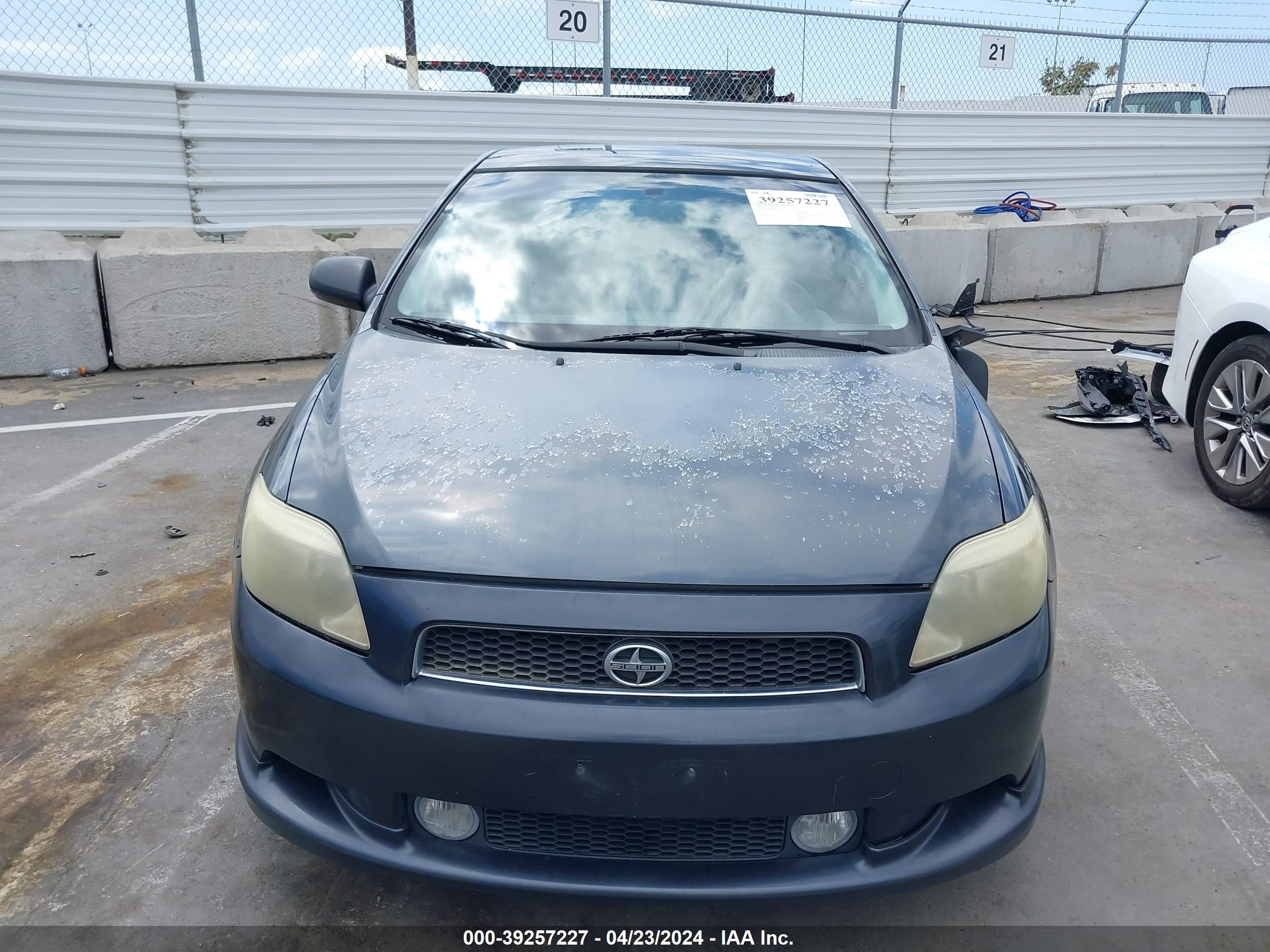 Photo 11 VIN: JTKDE177260090541 - SCION TC 