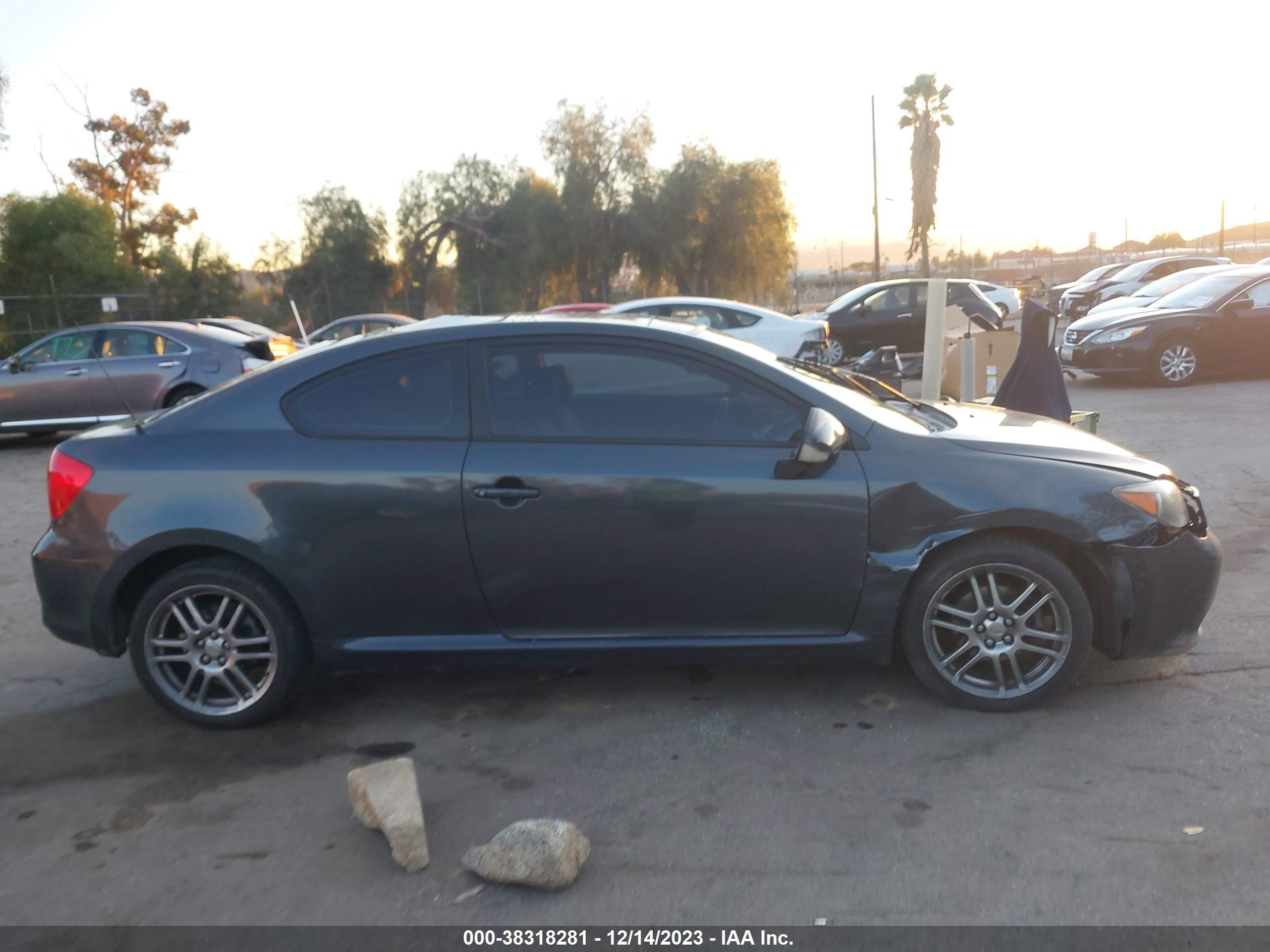 Photo 11 VIN: JTKDE177260124395 - SCION TC 