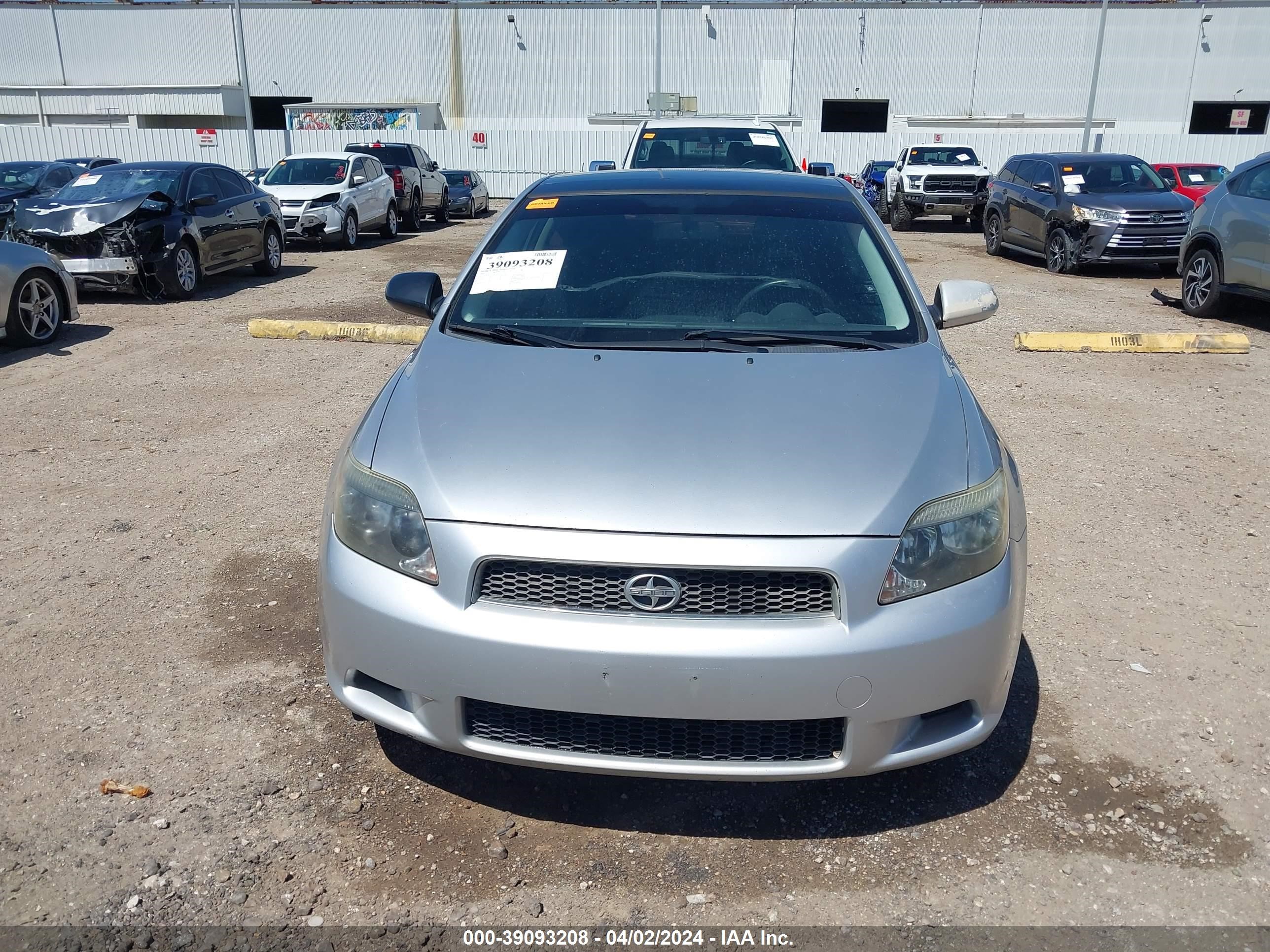 Photo 11 VIN: JTKDE177270175977 - SCION TC 