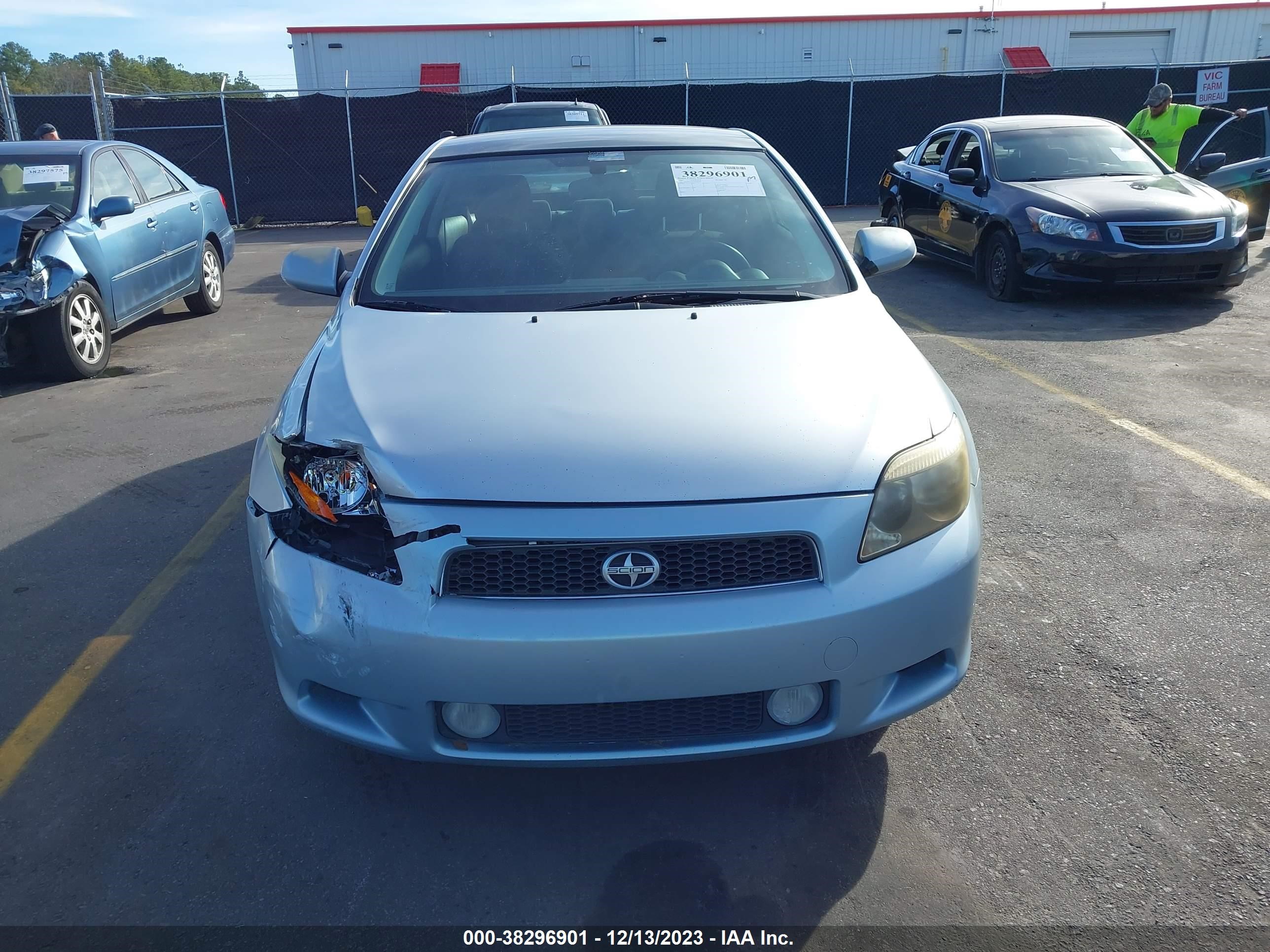 Photo 11 VIN: JTKDE177370150148 - SCION TC 