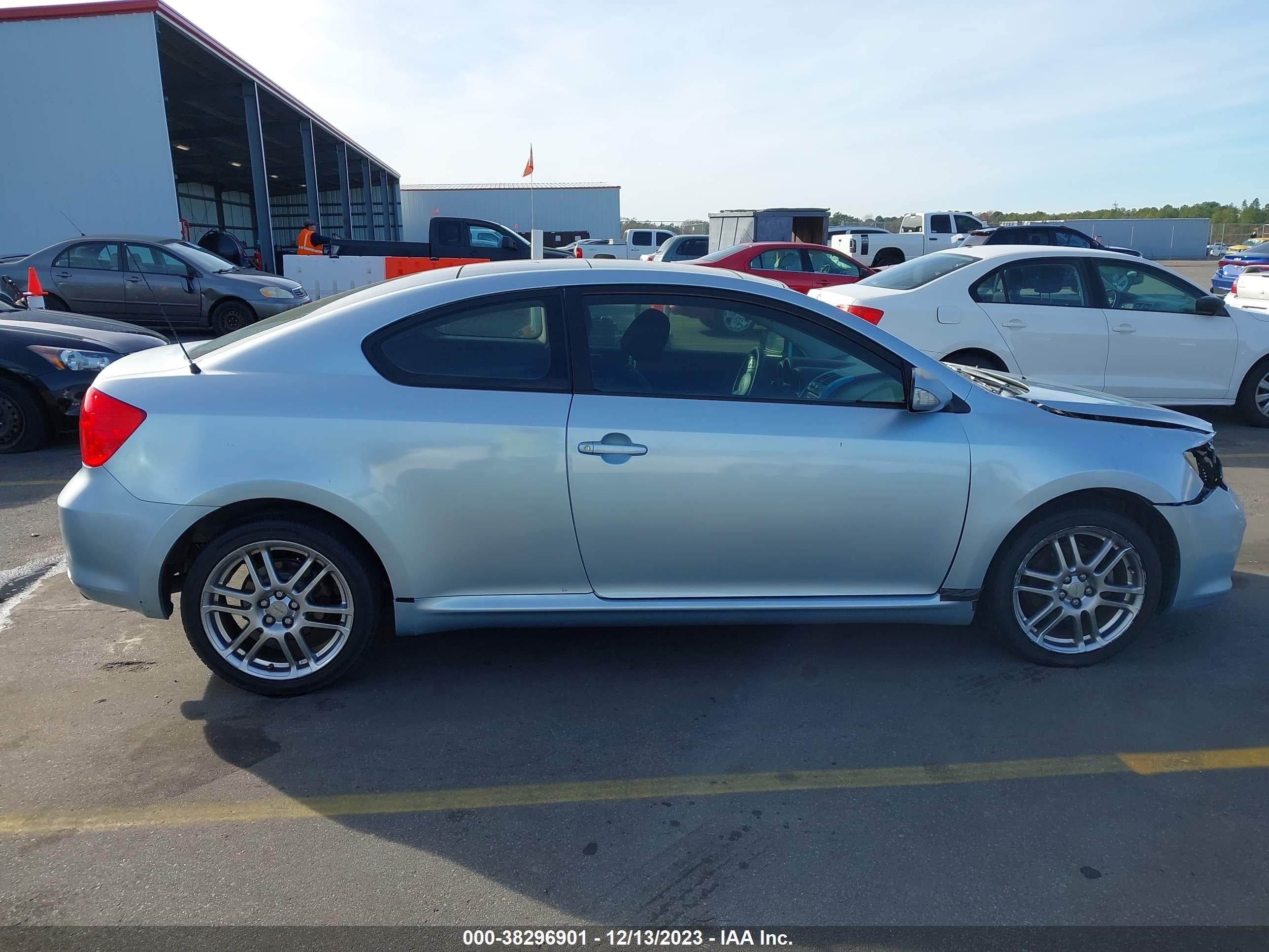 Photo 12 VIN: JTKDE177370150148 - SCION TC 