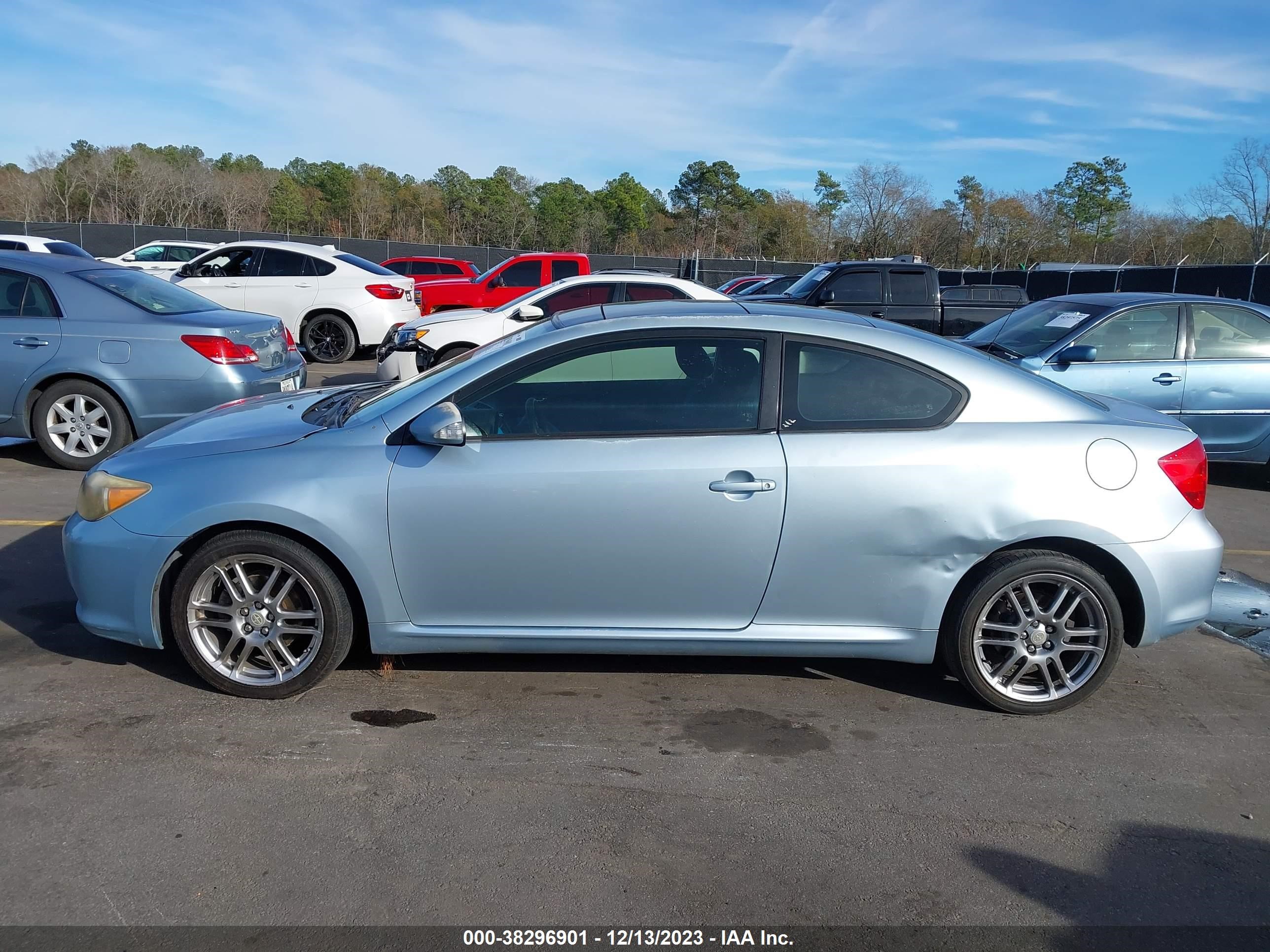 Photo 13 VIN: JTKDE177370150148 - SCION TC 