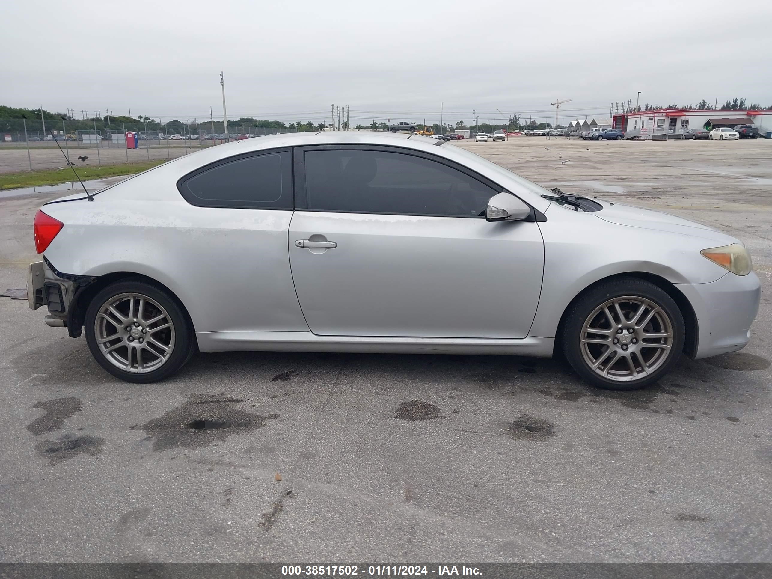 Photo 13 VIN: JTKDE177570215582 - SCION TC 