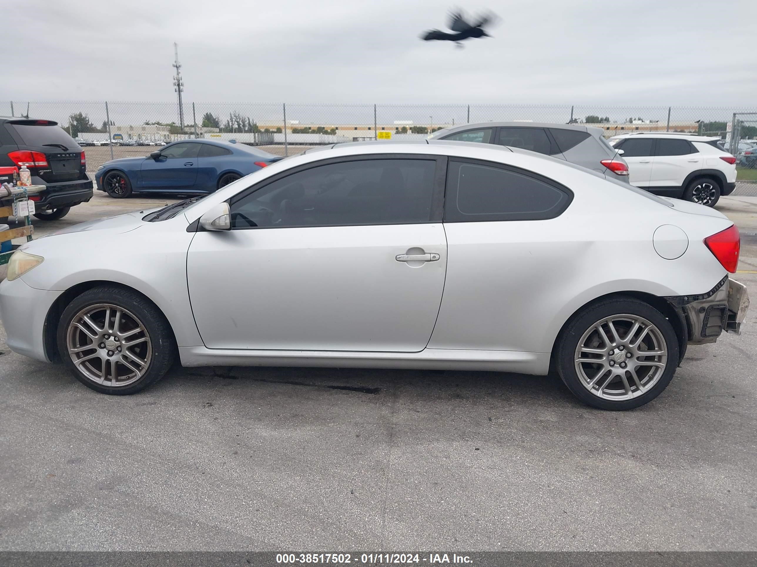 Photo 14 VIN: JTKDE177570215582 - SCION TC 