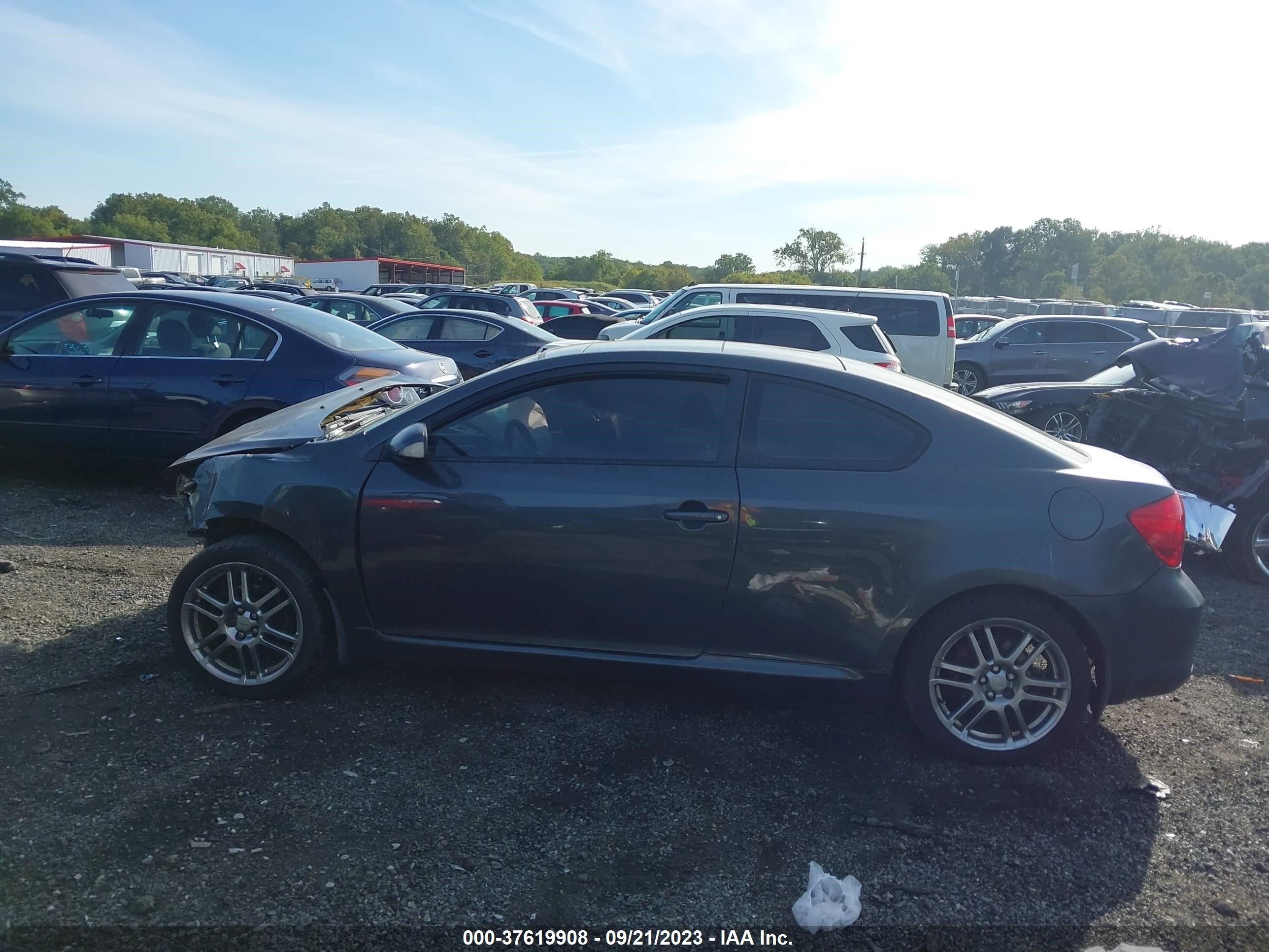 Photo 13 VIN: JTKDE177760126207 - SCION TC 