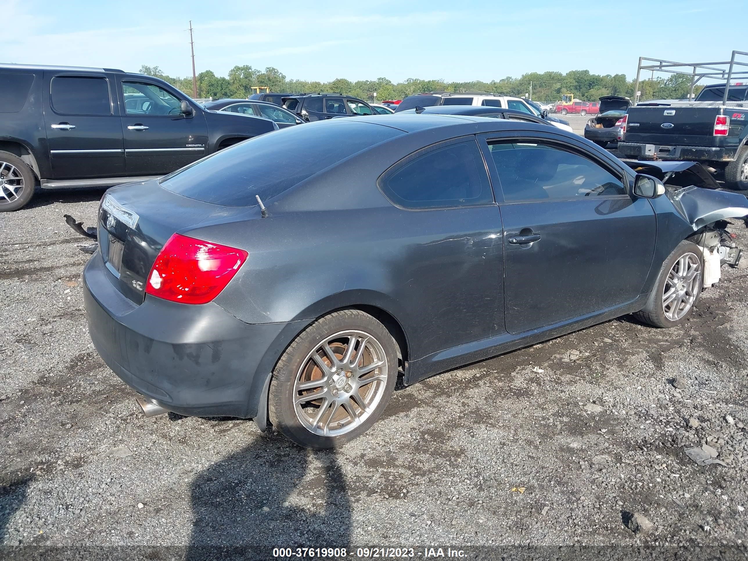 Photo 3 VIN: JTKDE177760126207 - SCION TC 