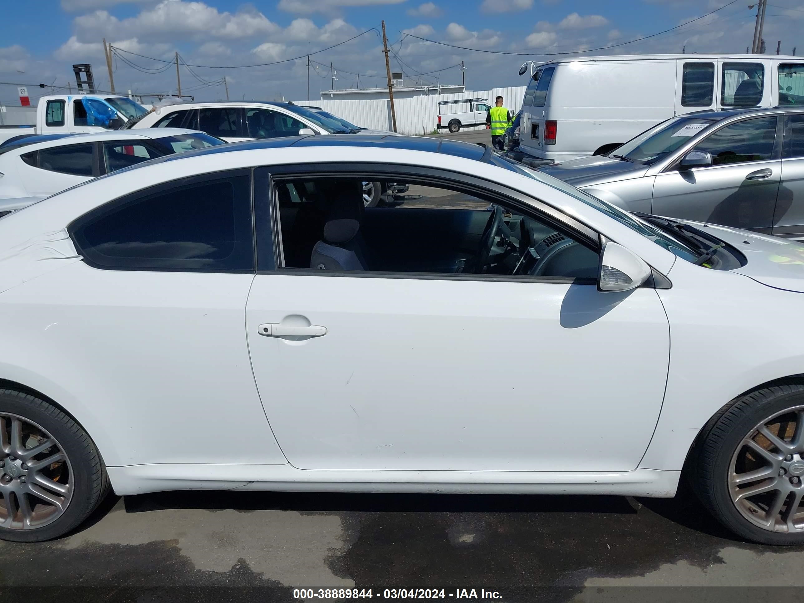 Photo 12 VIN: JTKDE177970152020 - SCION TC 