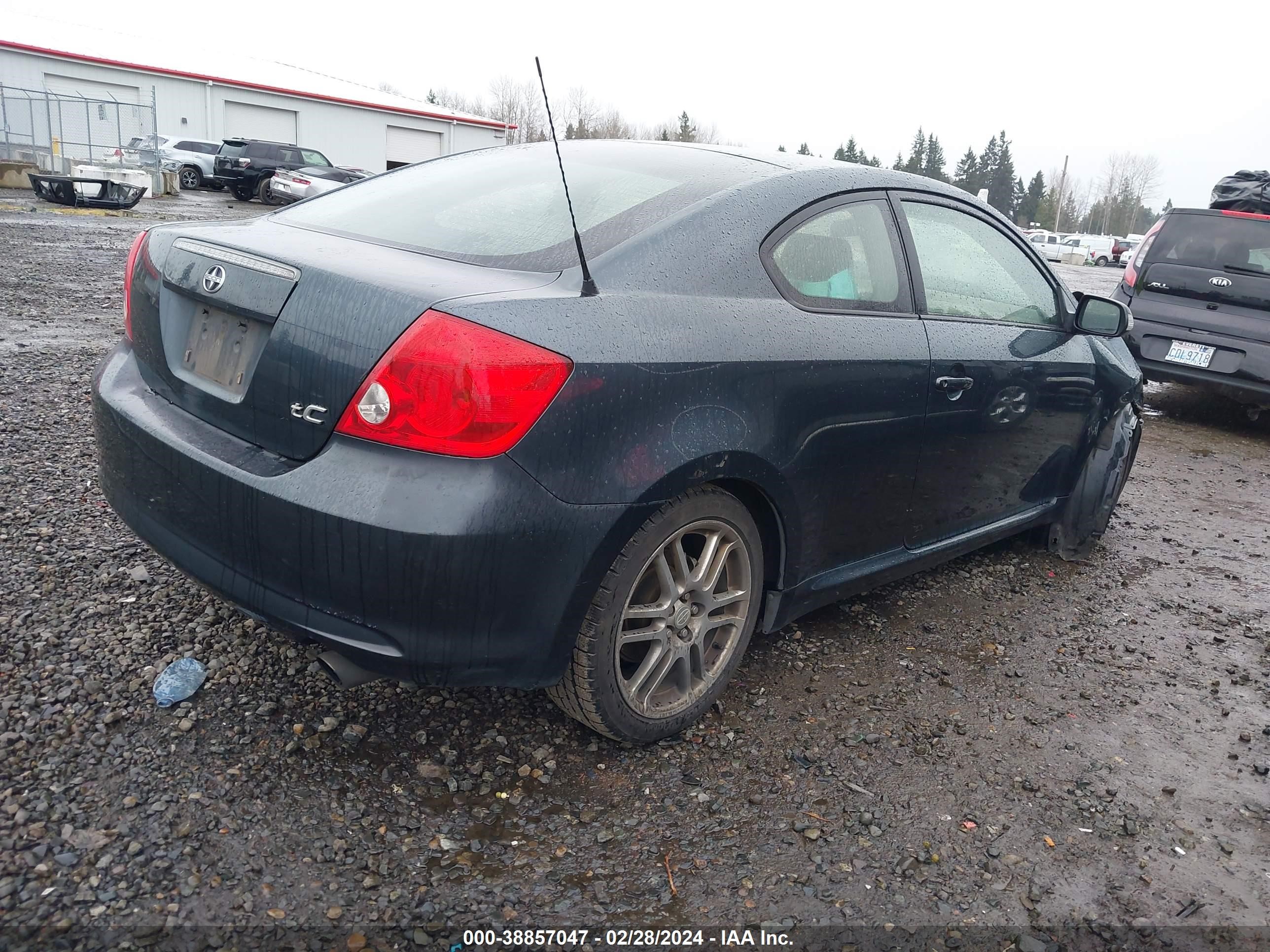 Photo 3 VIN: JTKDE177X50011793 - SCION TC 