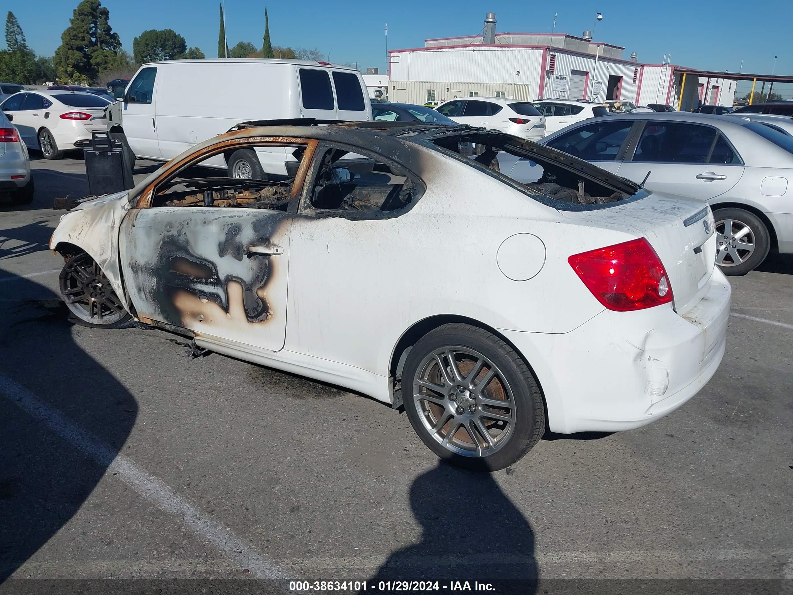 Photo 2 VIN: JTKDE177X50024186 - SCION TC 