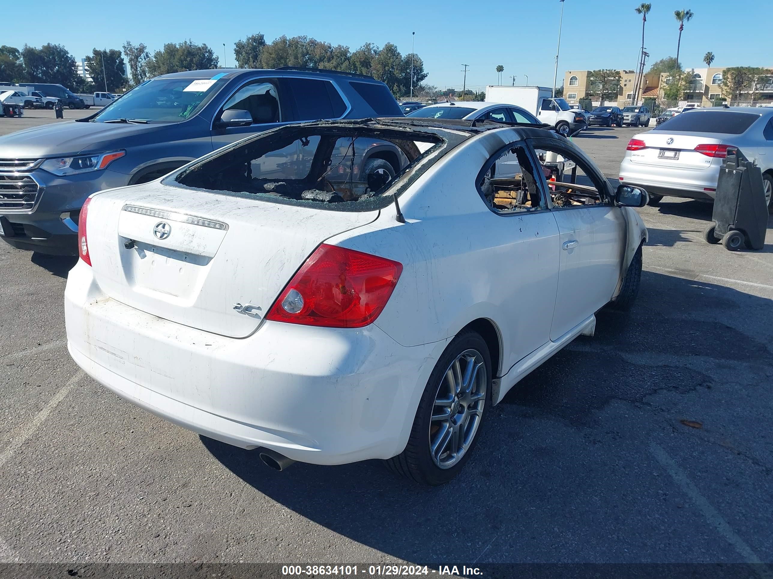 Photo 3 VIN: JTKDE177X50024186 - SCION TC 