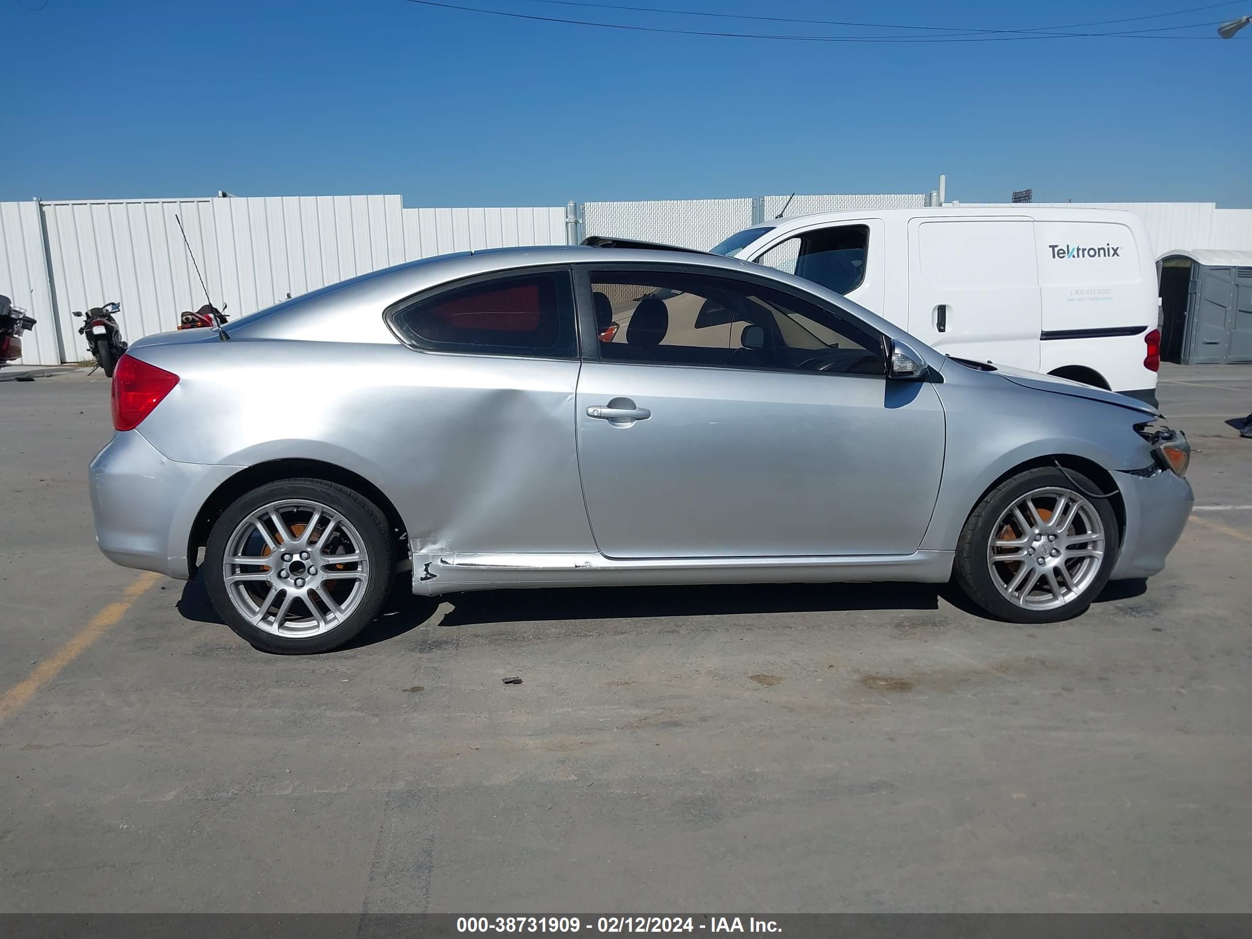 Photo 11 VIN: JTKDE177X70215285 - SCION TC 