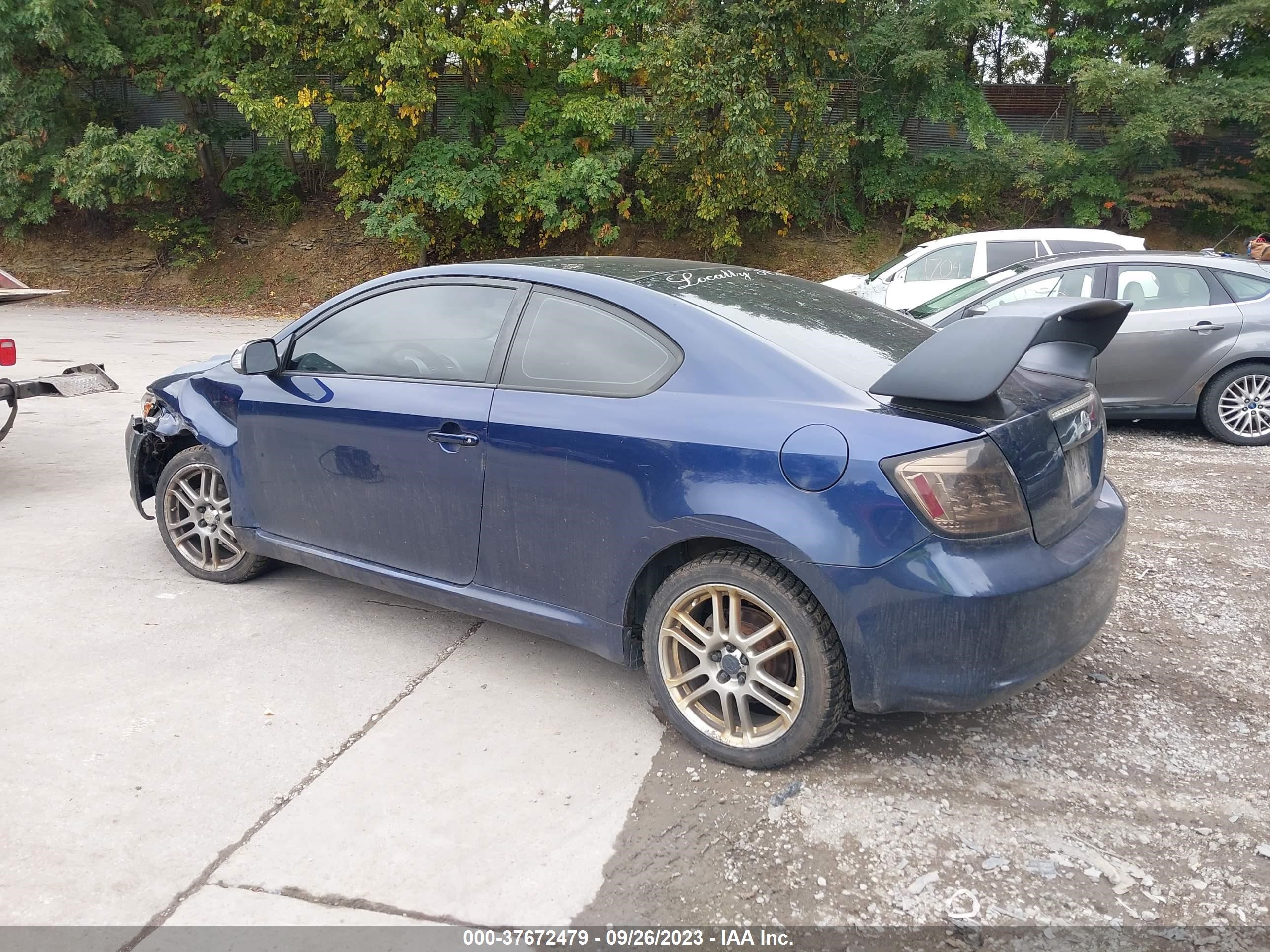 Photo 2 VIN: JTKDE3B70A0313400 - SCION TC 