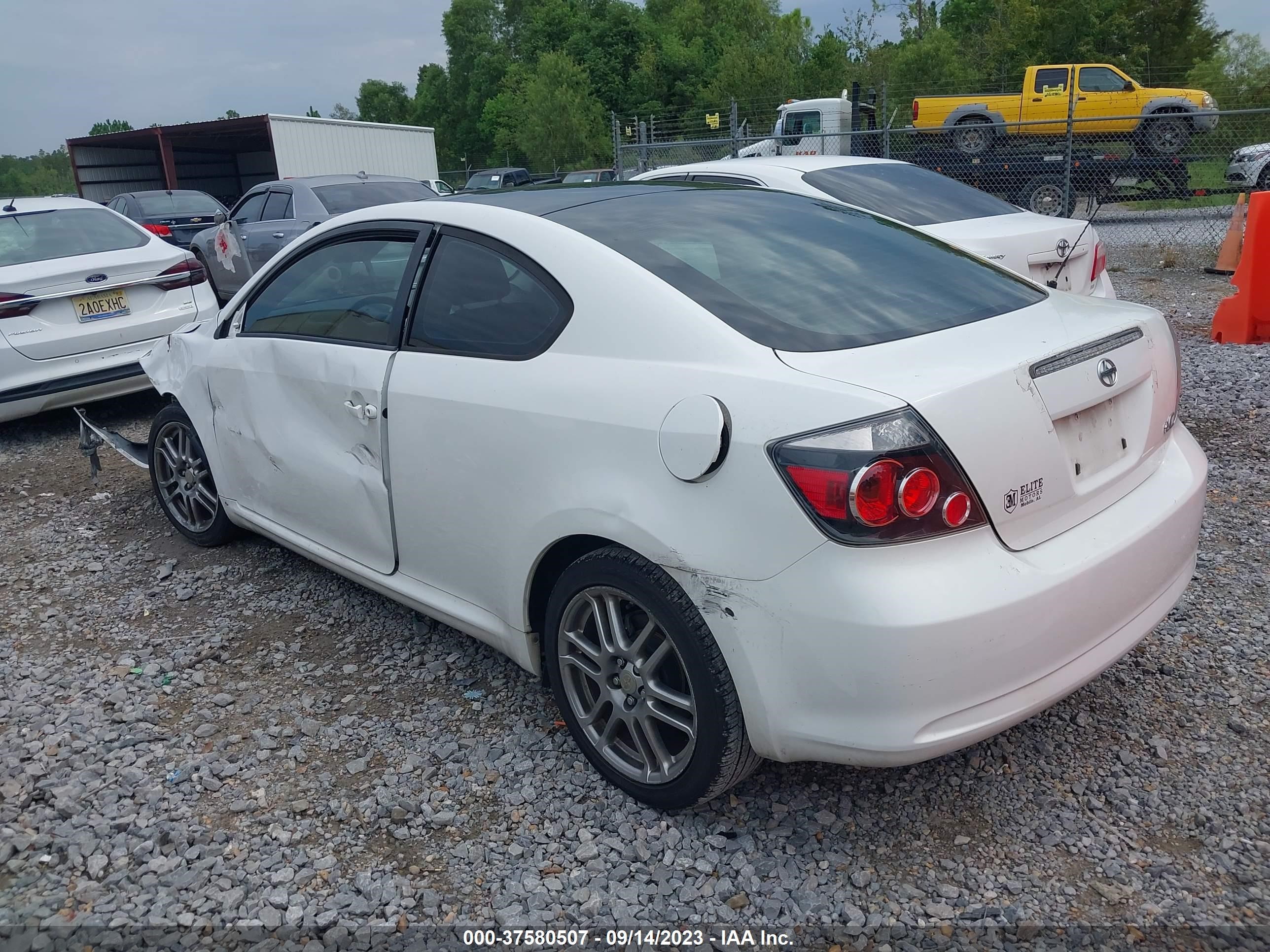 Photo 2 VIN: JTKDE3B75A0315028 - SCION TC 