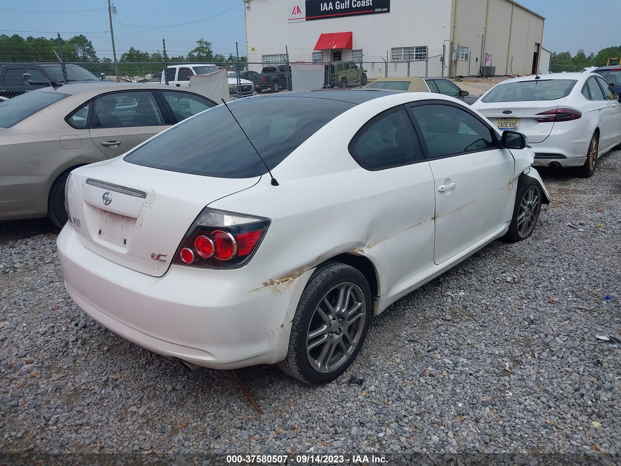 Photo 3 VIN: JTKDE3B75A0315028 - SCION TC 