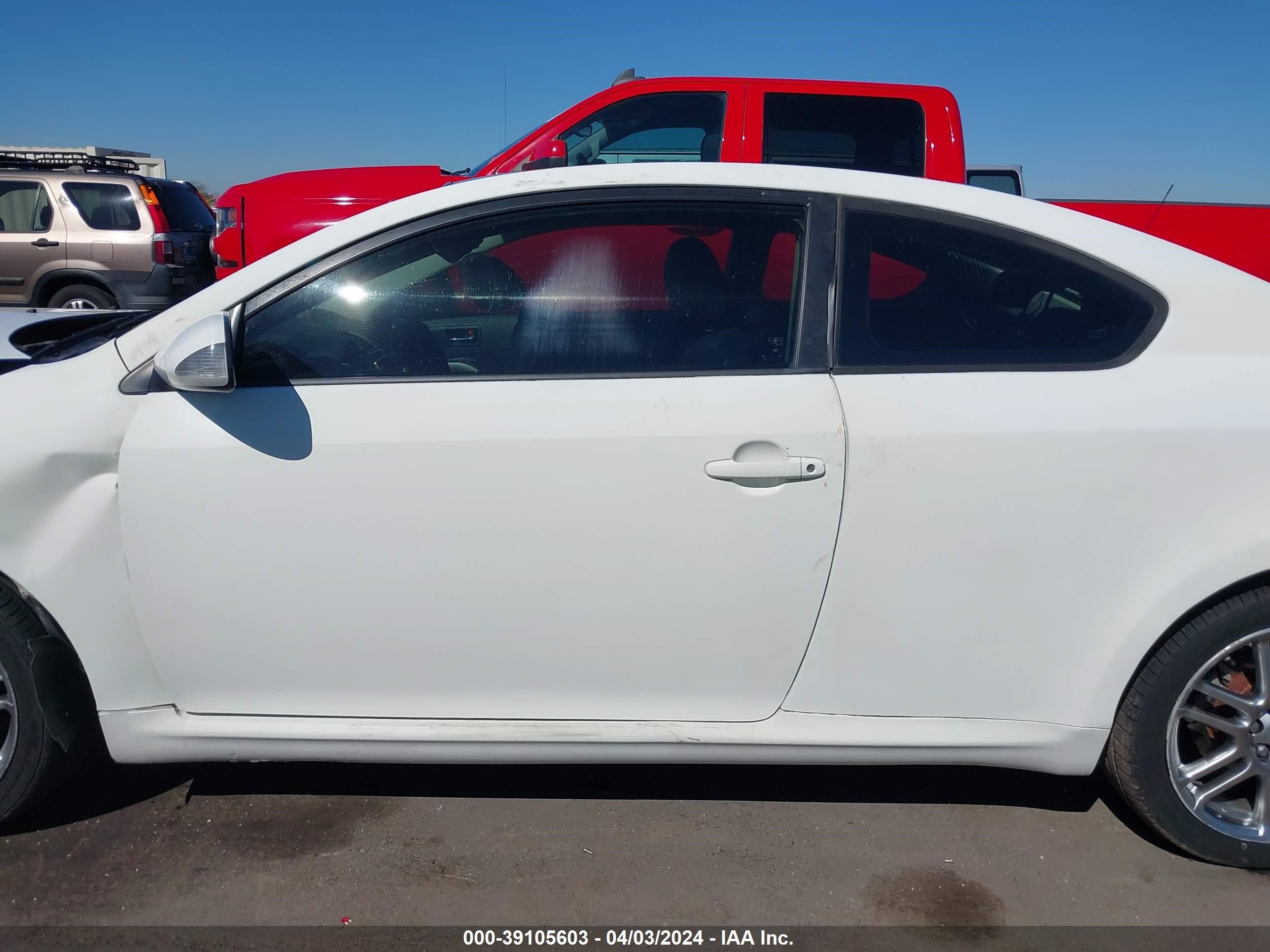 Photo 13 VIN: JTKDE3B79A0311158 - SCION TC 