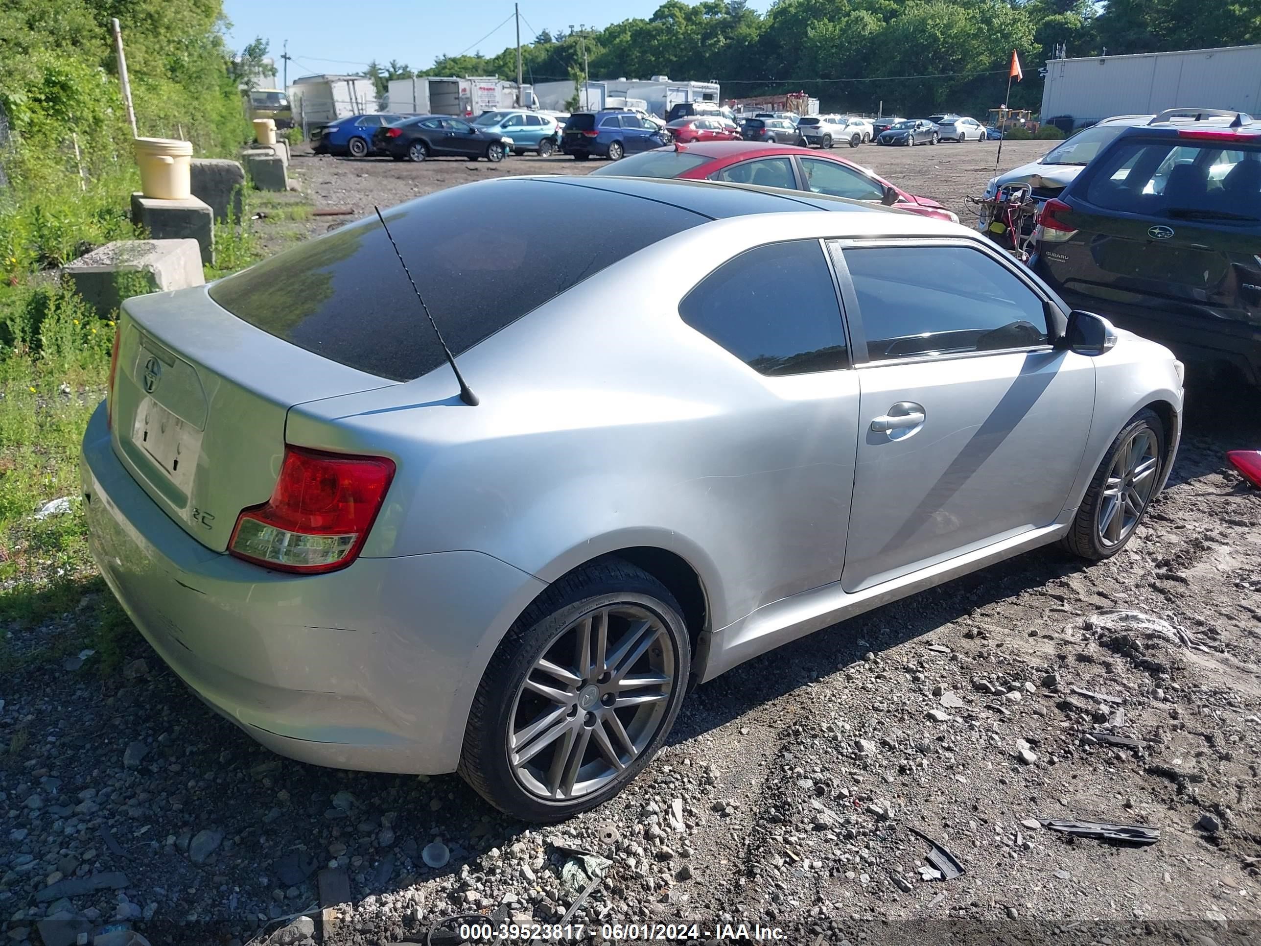 Photo 3 VIN: JTKJF5C72C3035451 - SCION TC 