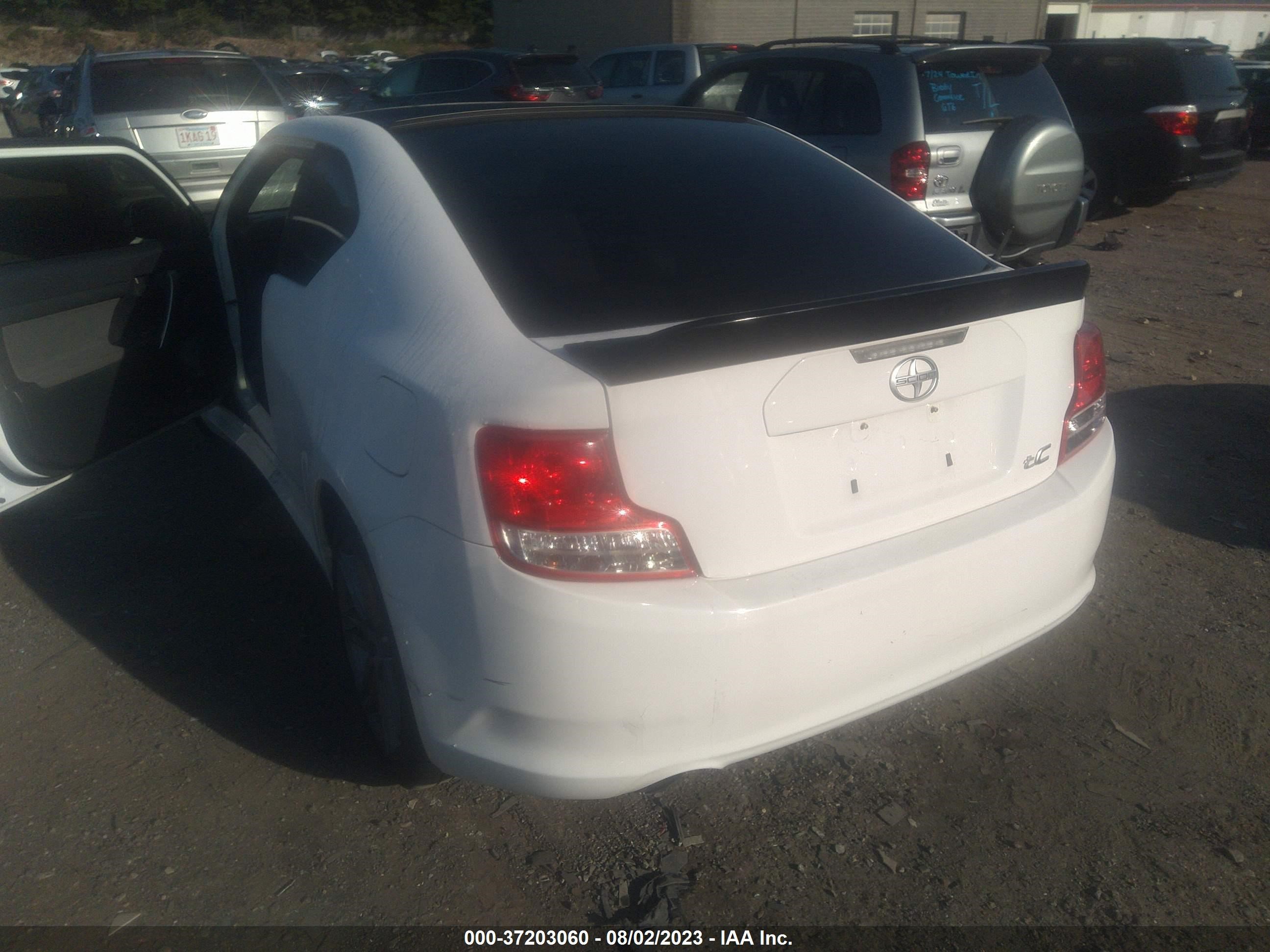 Photo 2 VIN: JTKJF5C72D3057970 - SCION TC 