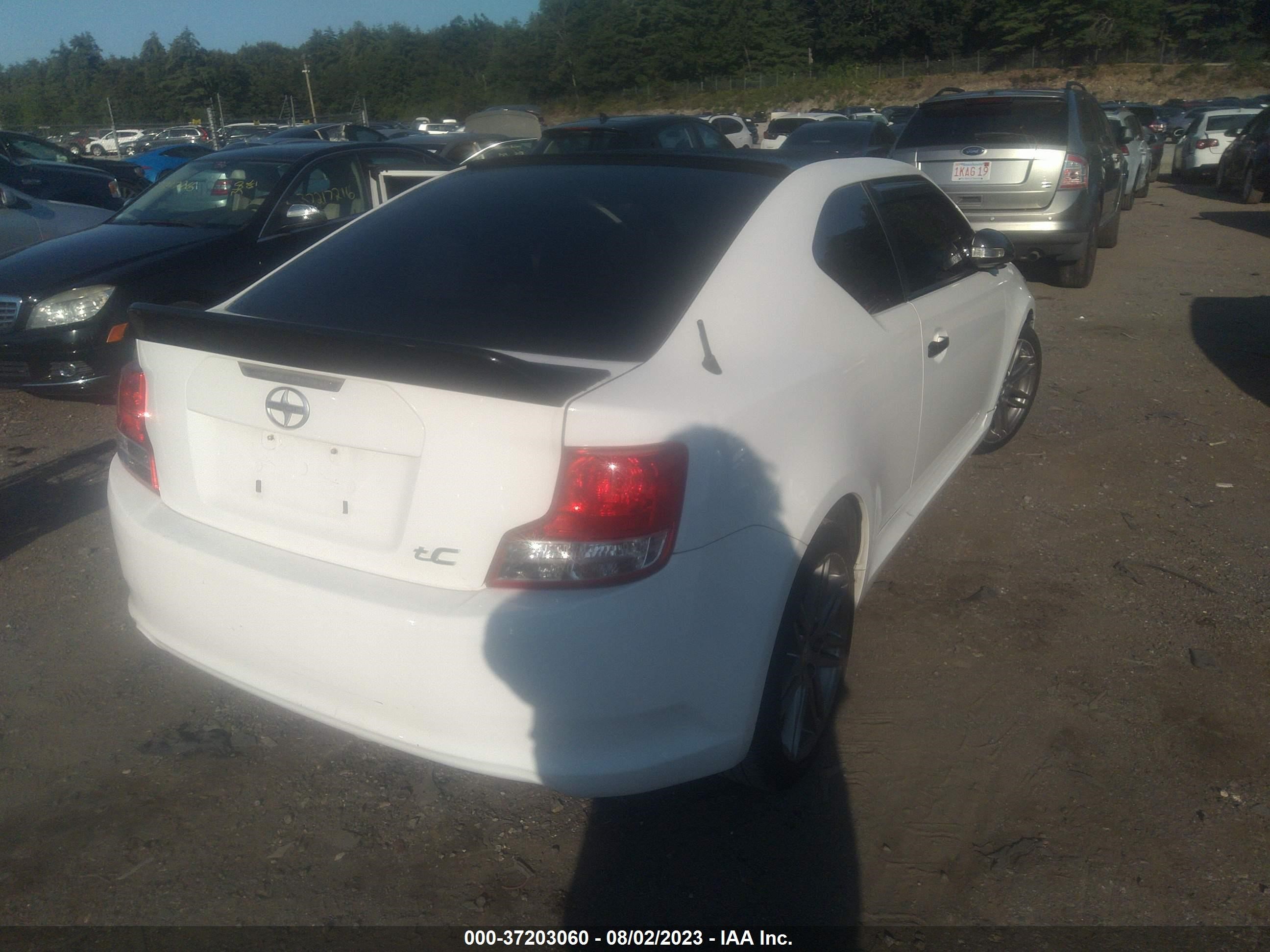 Photo 3 VIN: JTKJF5C72D3057970 - SCION TC 