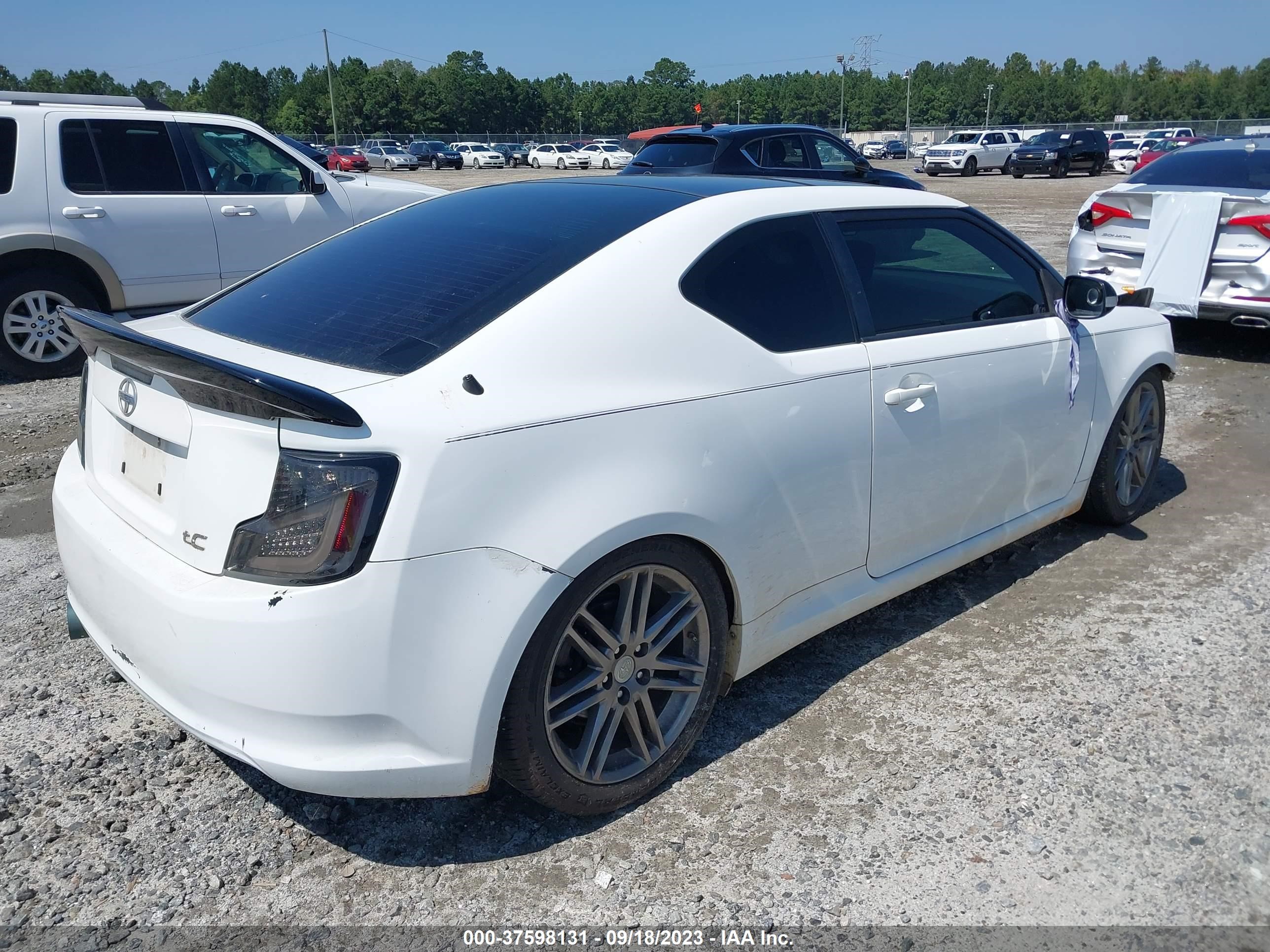 Photo 3 VIN: JTKJF5C73C3039542 - SCION TC 