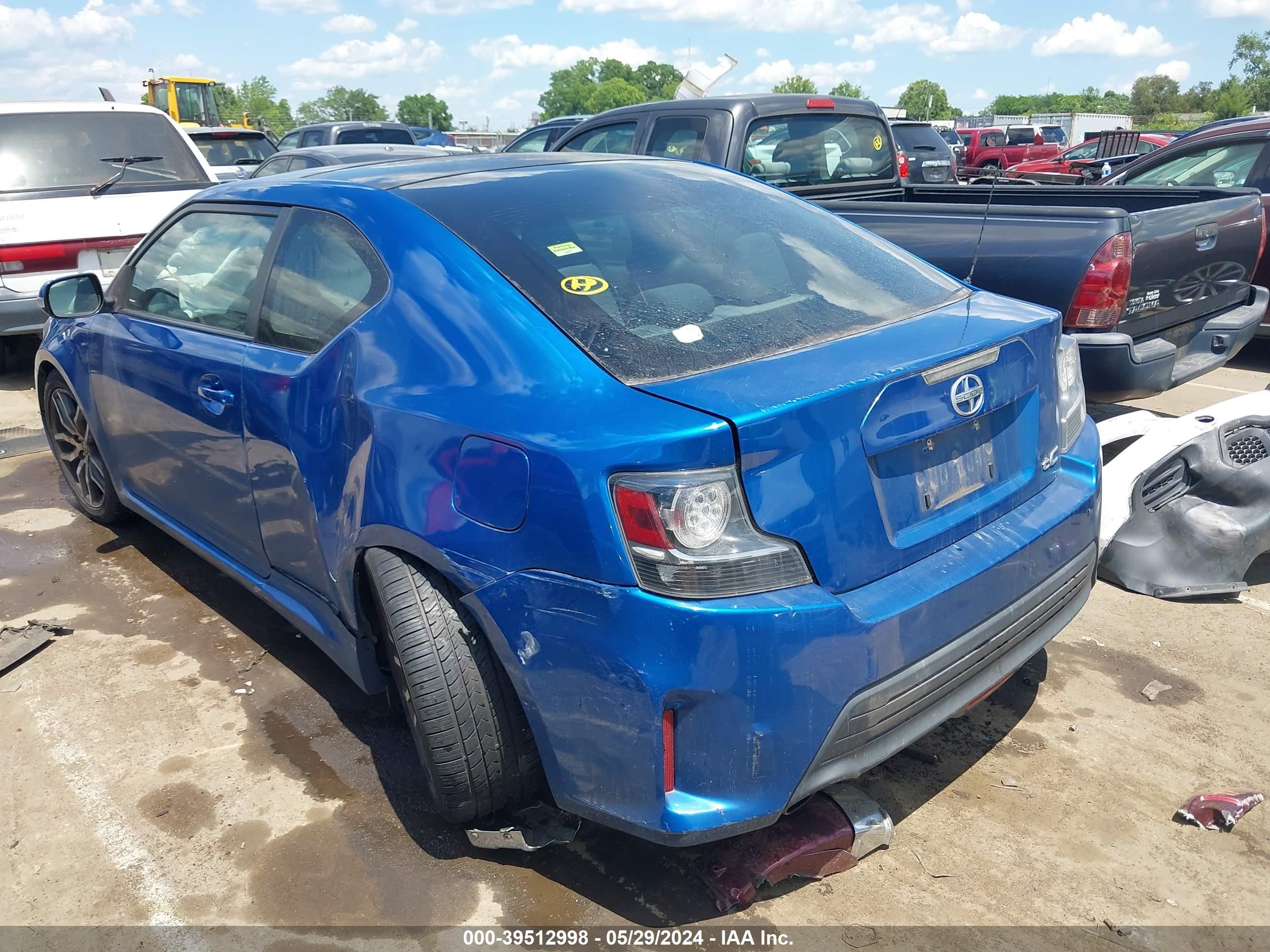 Photo 2 VIN: JTKJF5C73E3070440 - SCION TC 