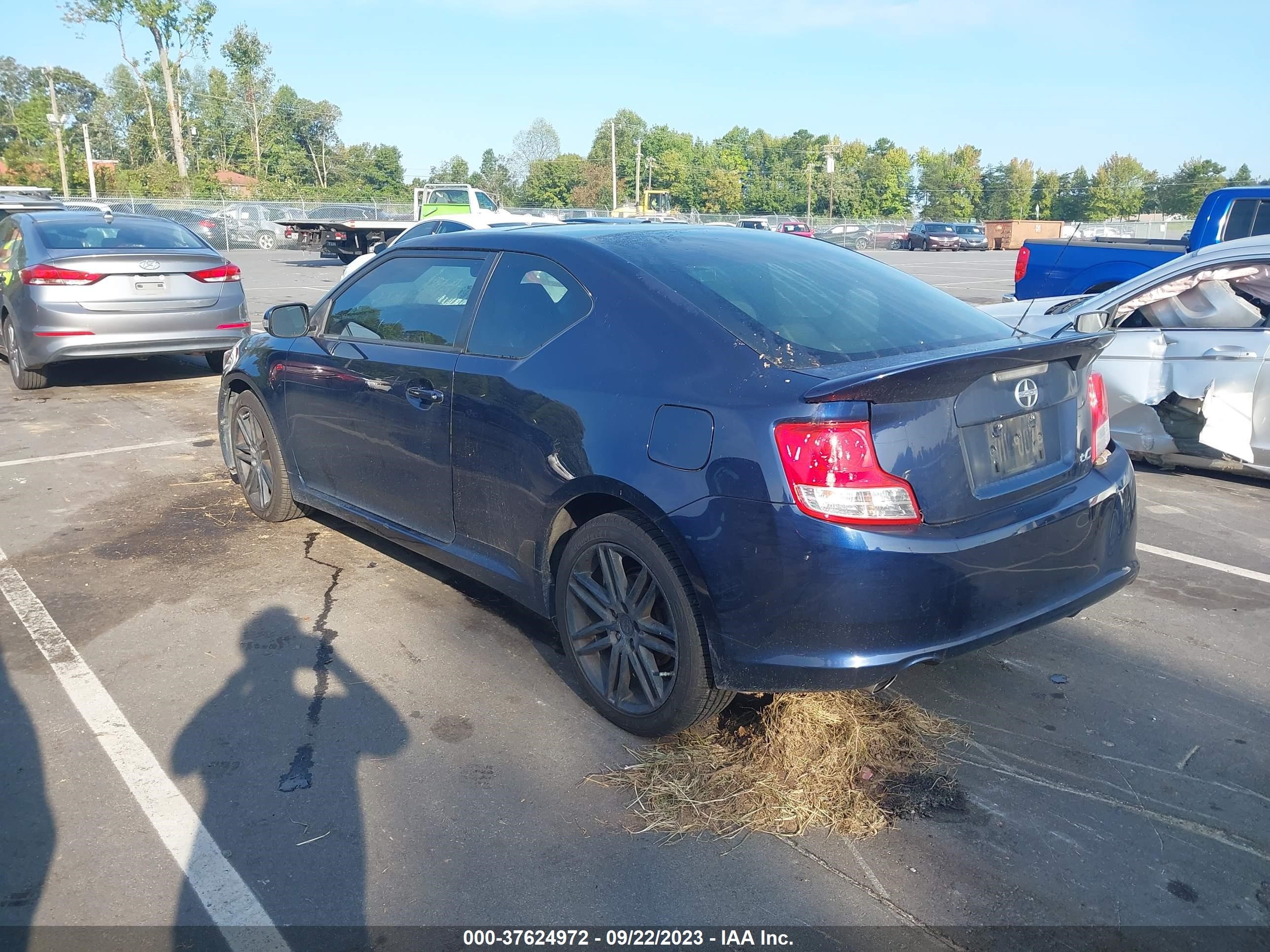 Photo 2 VIN: JTKJF5C74D3062118 - SCION TC 