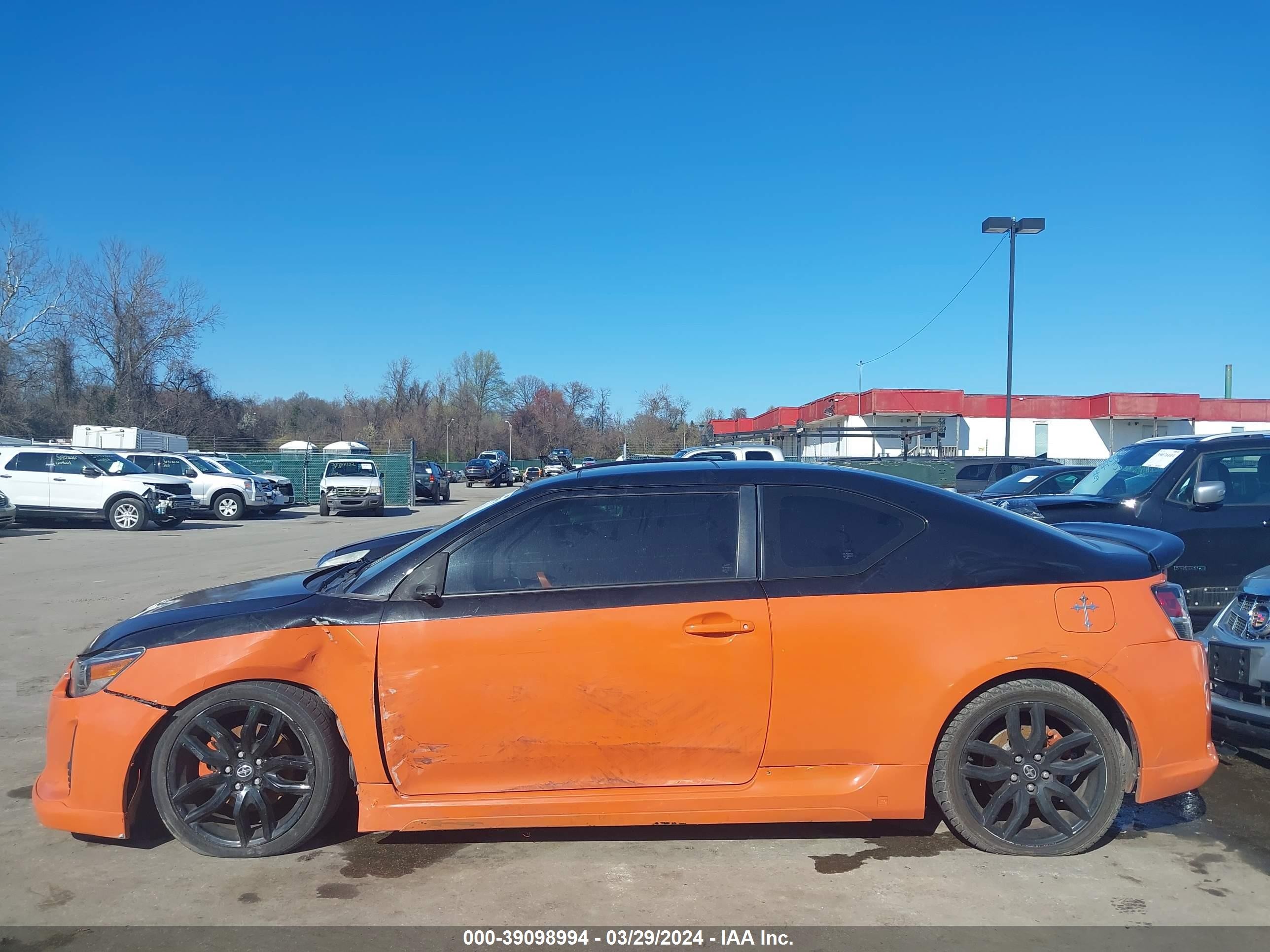 Photo 13 VIN: JTKJF5C74FJ007554 - SCION TC 