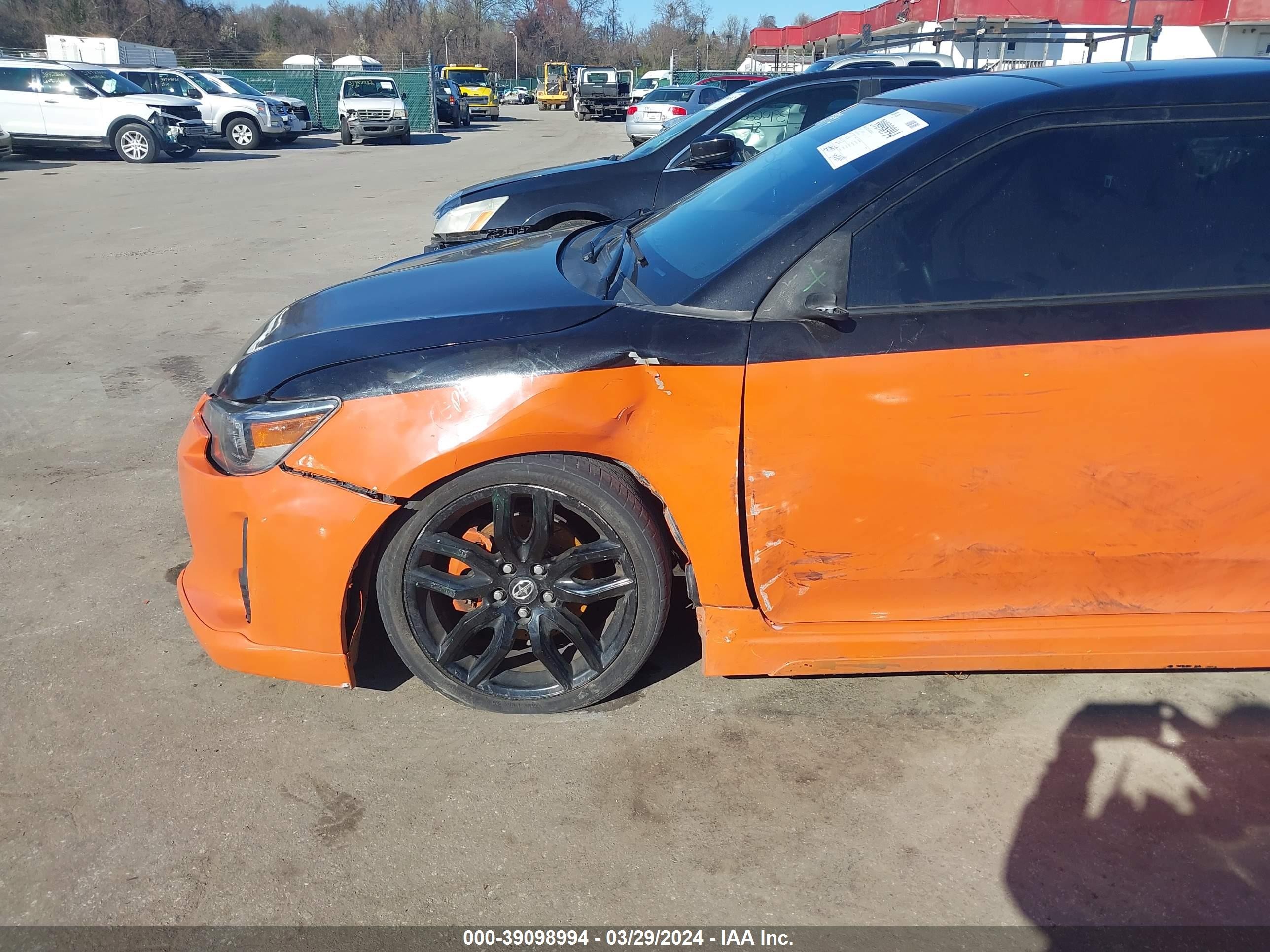 Photo 5 VIN: JTKJF5C74FJ007554 - SCION TC 