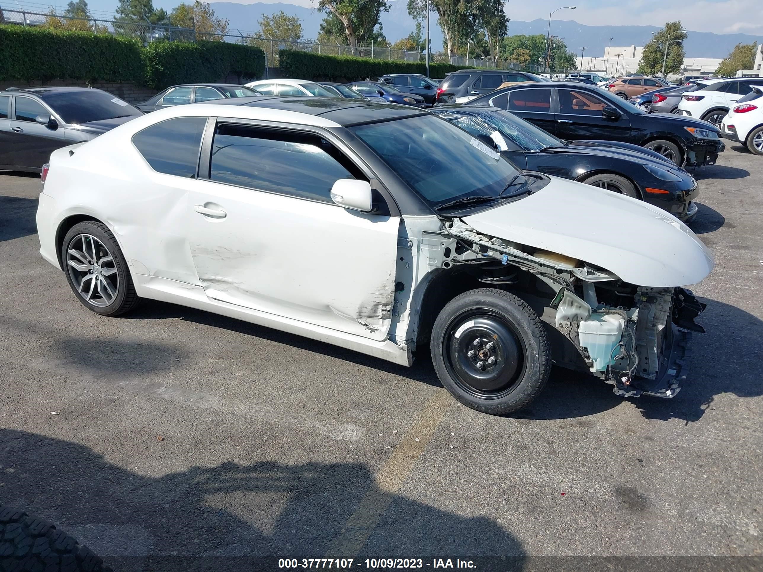 Photo 13 VIN: JTKJF5C74FJ013578 - SCION TC 