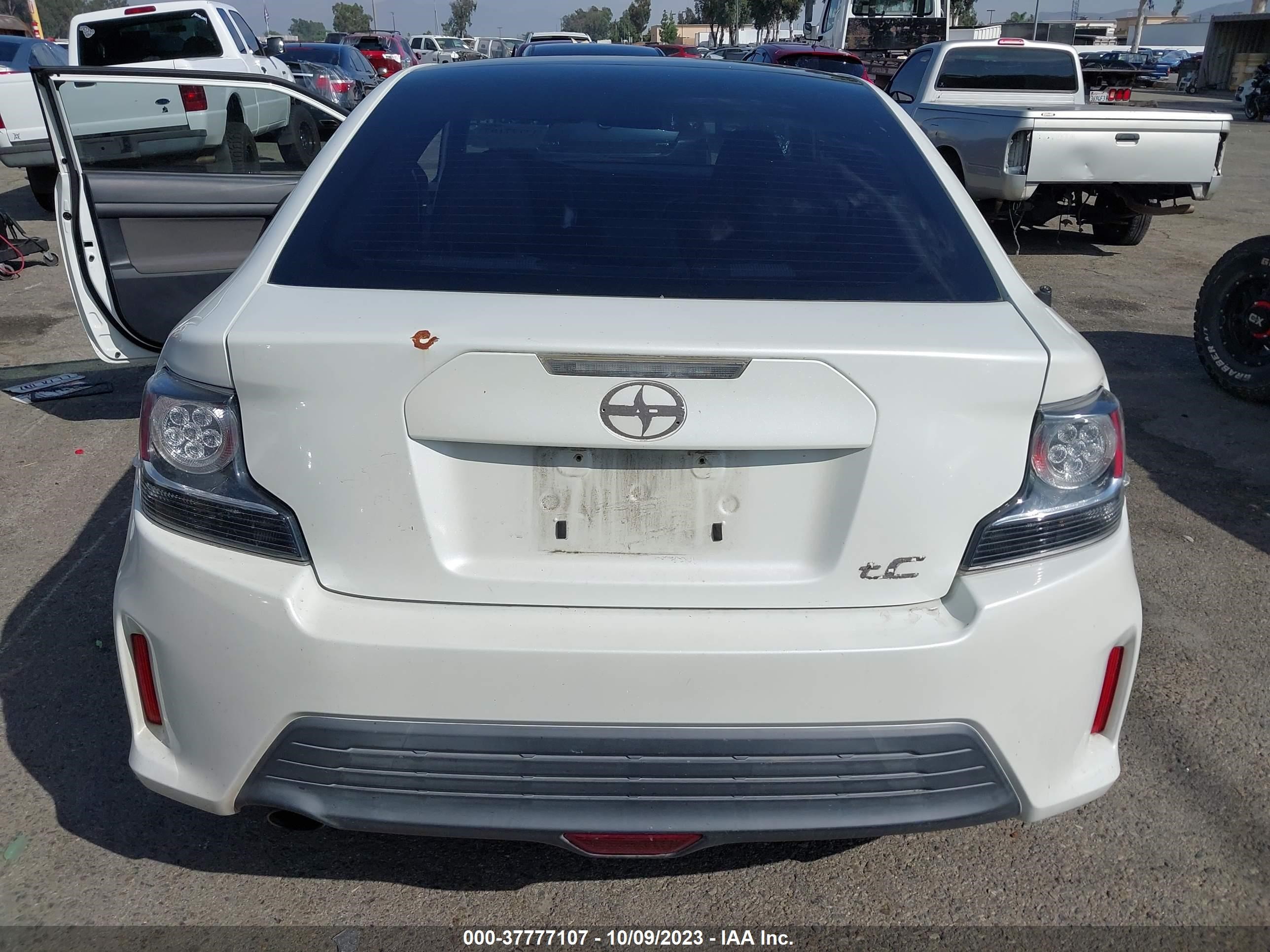 Photo 16 VIN: JTKJF5C74FJ013578 - SCION TC 