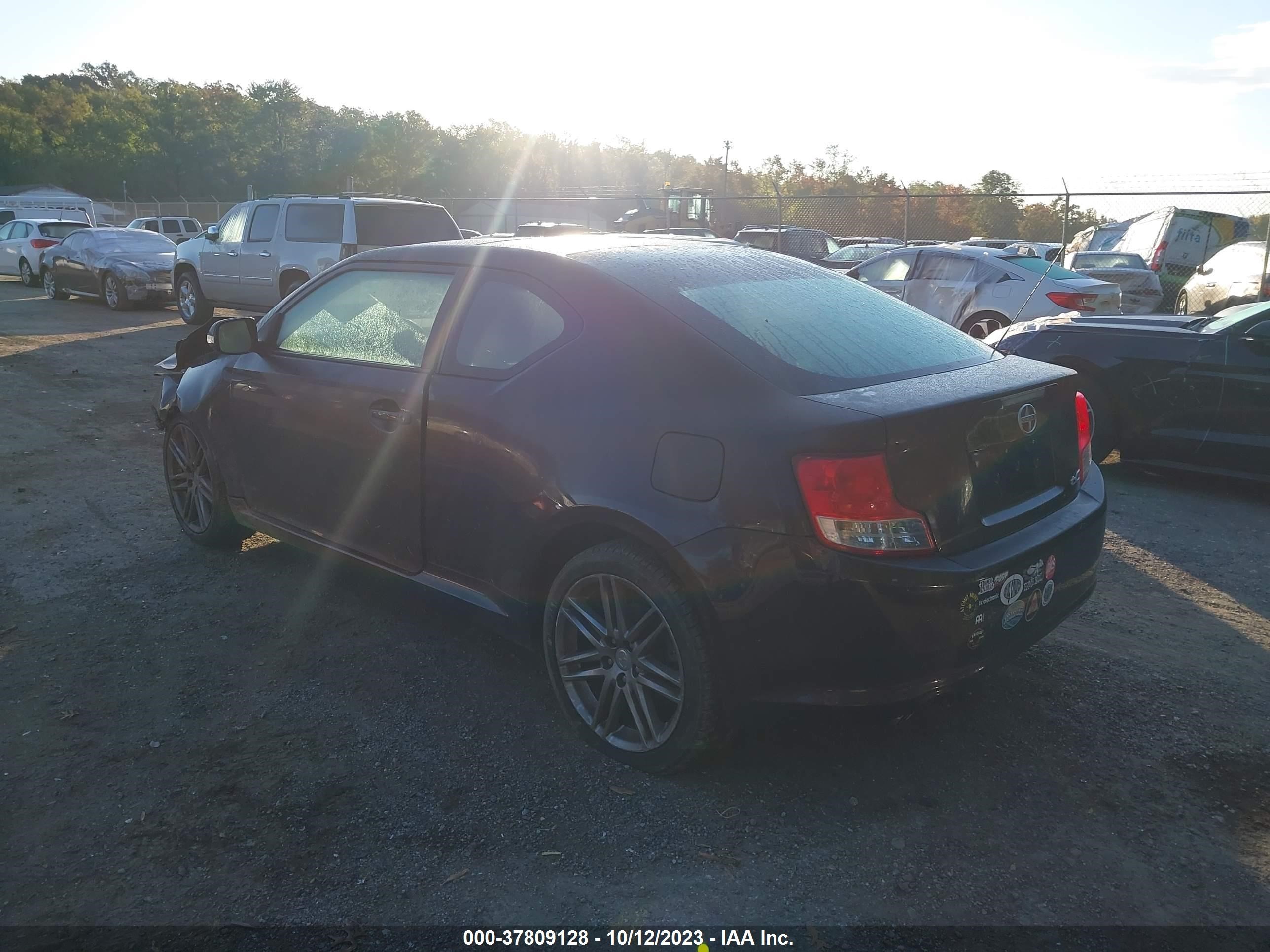 Photo 2 VIN: JTKJF5C75B3018674 - SCION TC 