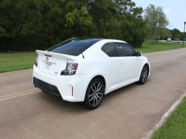 Photo 4 VIN: JTKJF5C75E3070309 - SCION TC 