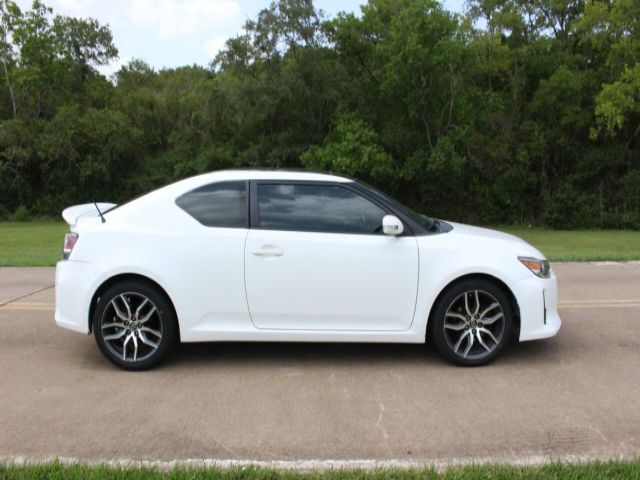 Photo 3 VIN: JTKJF5C75E3070309 - SCION TC 