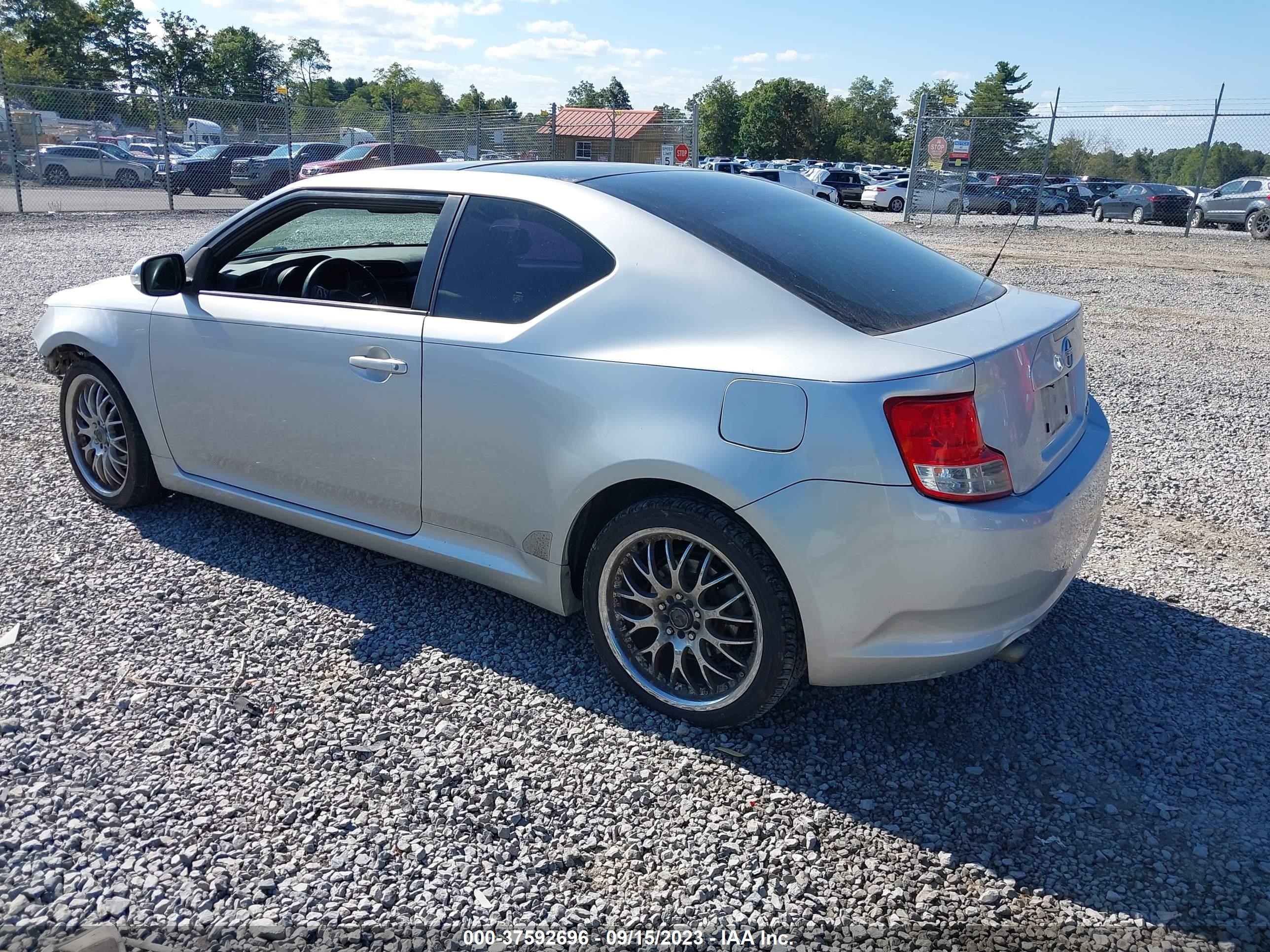 Photo 2 VIN: JTKJF5C76B3003178 - SCION TC 