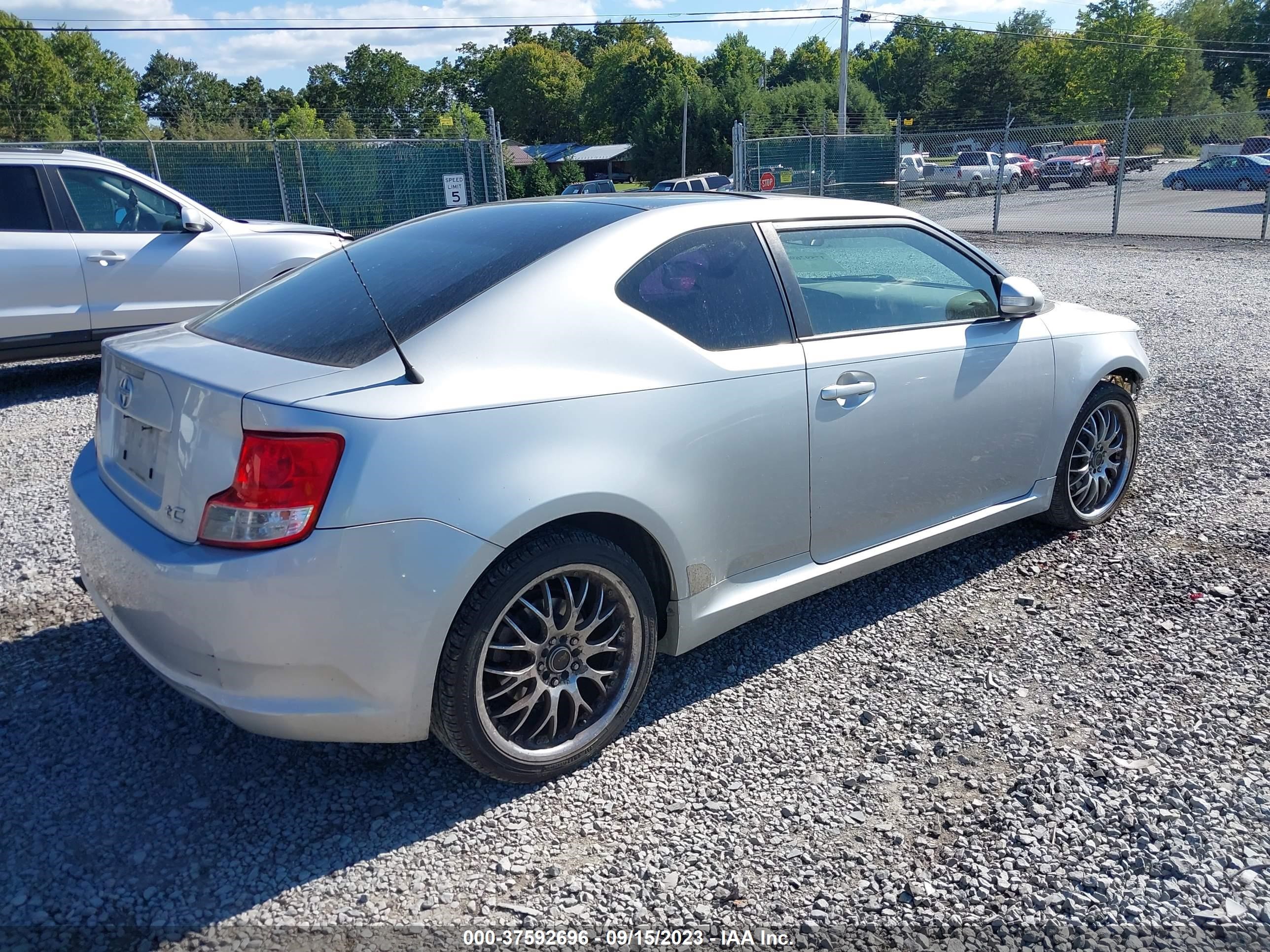 Photo 3 VIN: JTKJF5C76B3003178 - SCION TC 