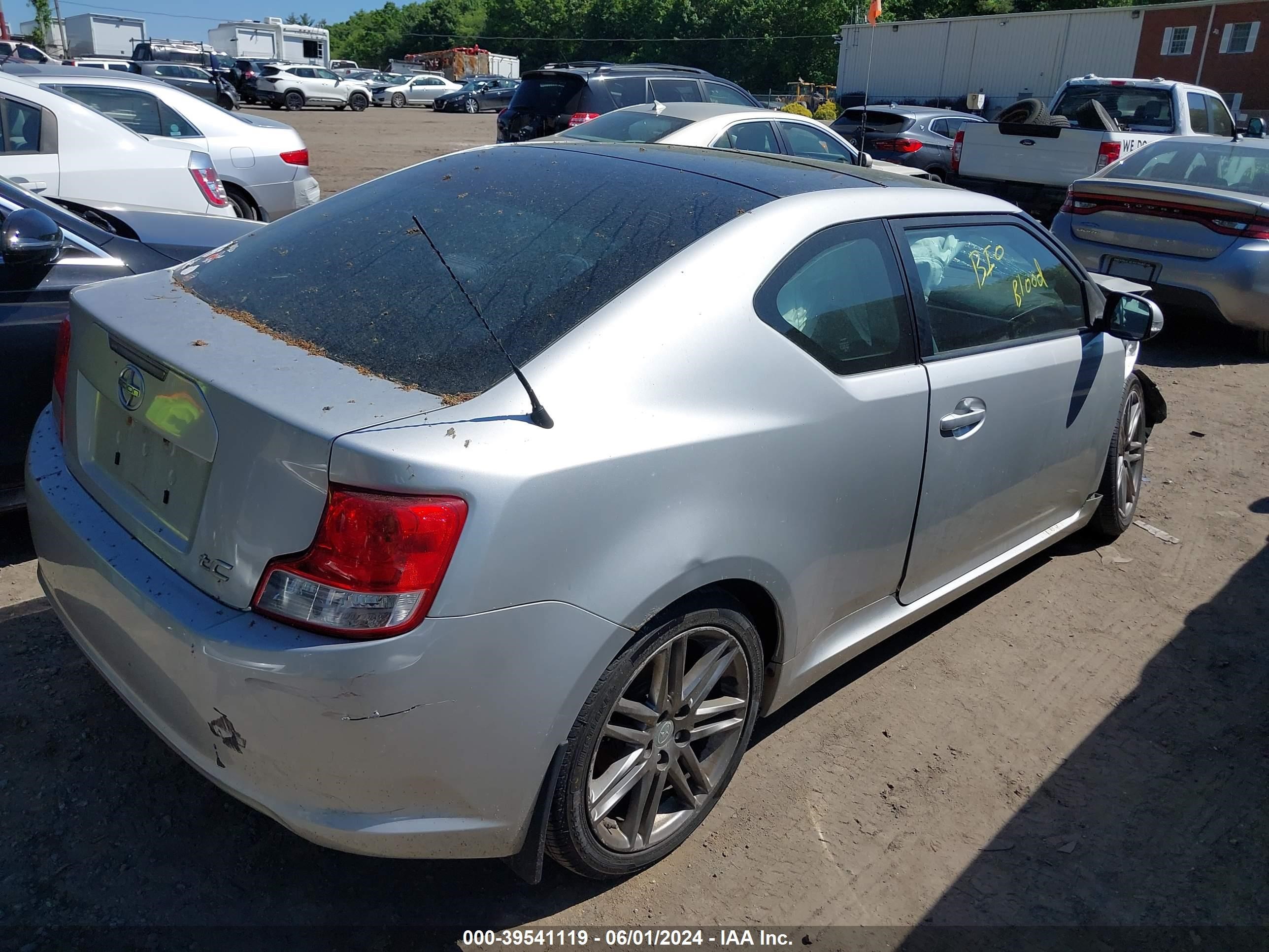 Photo 3 VIN: JTKJF5C76C3024923 - SCION TC 