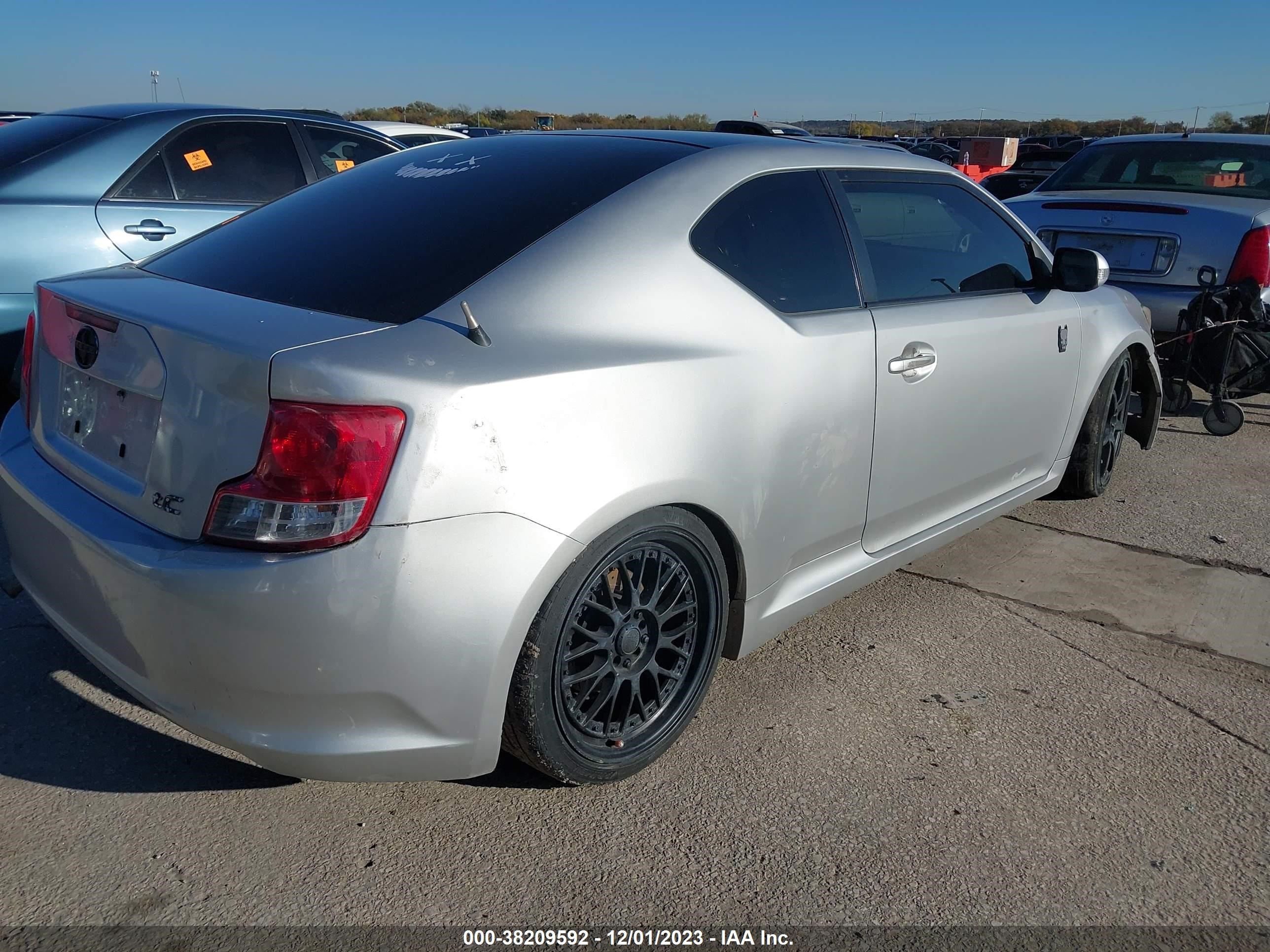 Photo 3 VIN: JTKJF5C76D3049936 - SCION TC 