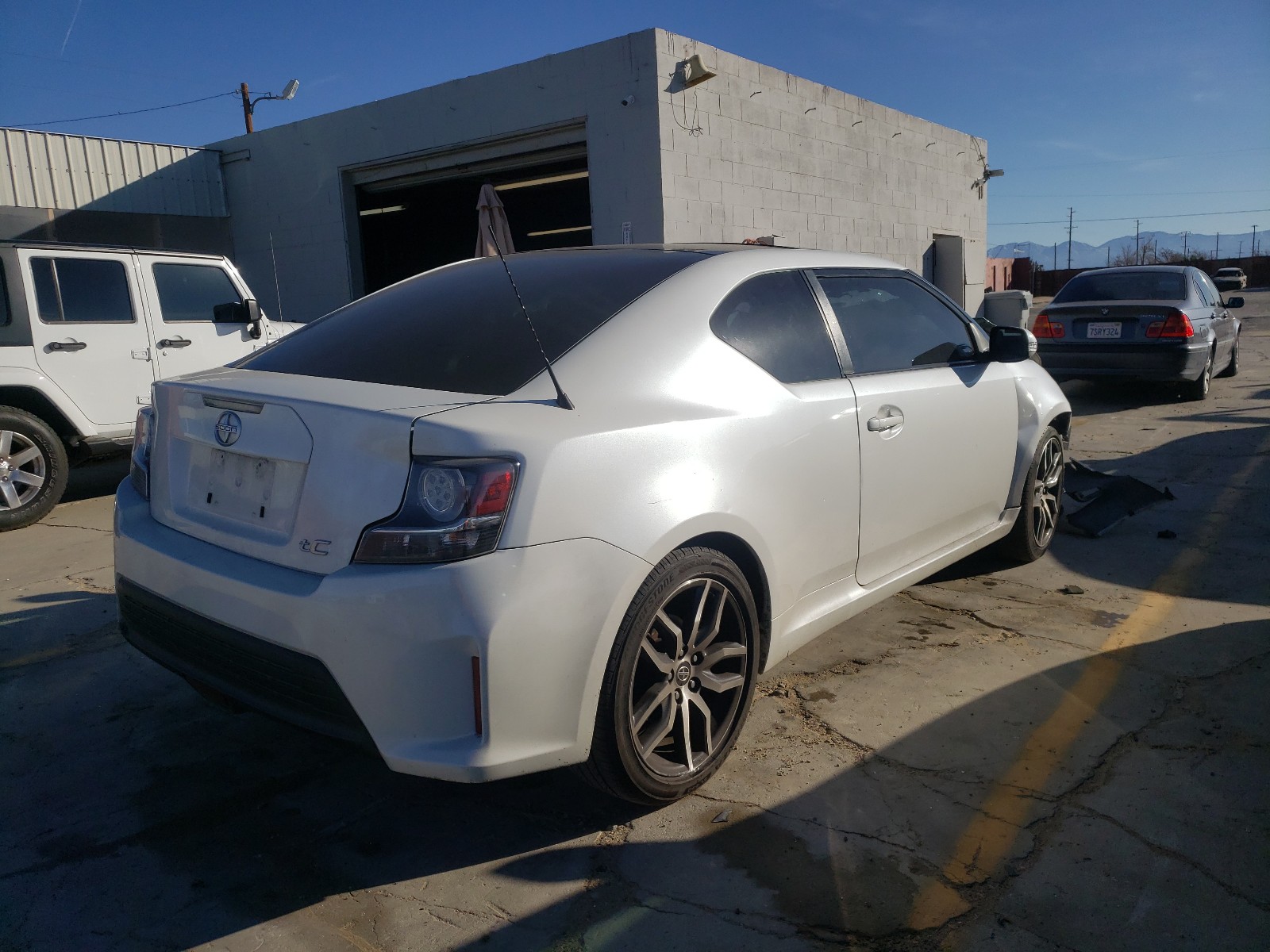 Photo 3 VIN: JTKJF5C76F3095981 - TOYOTA SCION TC 